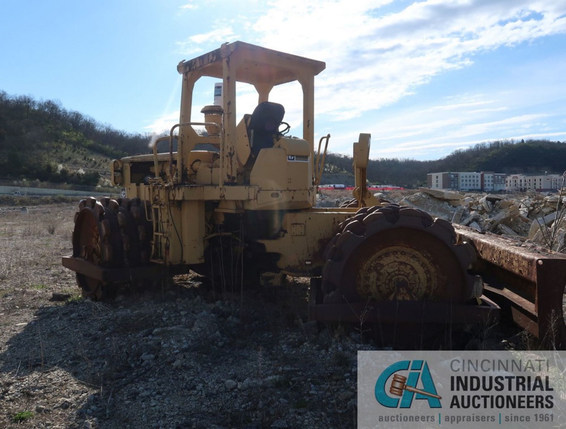 CATERPILLAR MODEL 825B SHEEPS FOOT COMPACTOR; S/N N/A (NEW 1973), 168" STRAIGHT BLADE, 46" WIDE - Image 4 of 16
