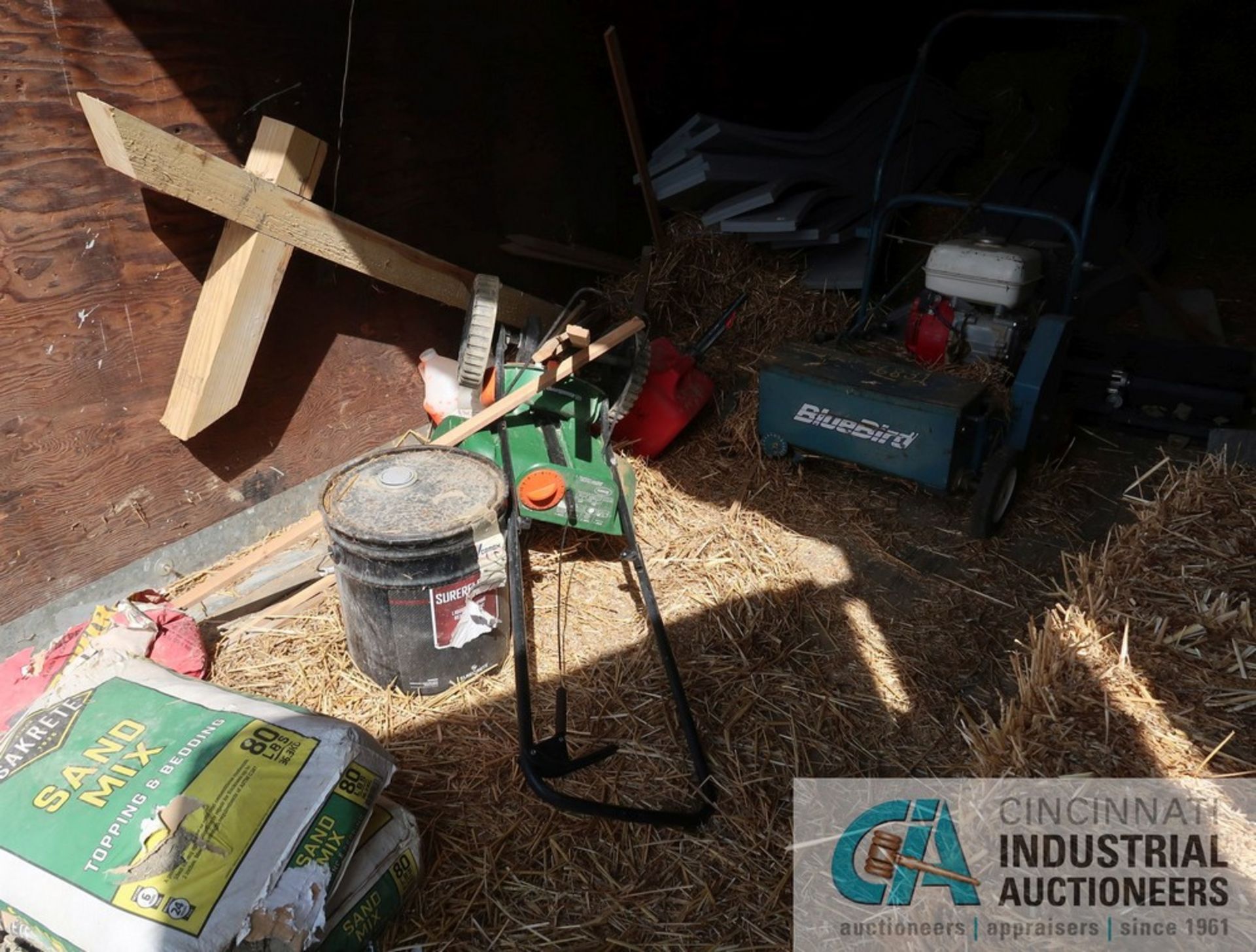 (LOT) CONTENTS ONLY - BLUEBIRD POWER LAWN SEEDER, FERTILIZER SPREADER AND STRAWBALES AND FOAM STRIPS - Image 3 of 4