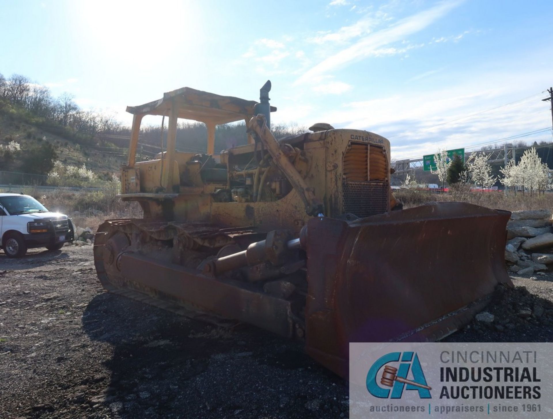 CATERPILLAR MODEL D8H CRAWLER DOZIER; S/N 46A28203 (NEW 1973), 53" X 148" BLADE, 24" TRACKS, HOURS - Image 2 of 18