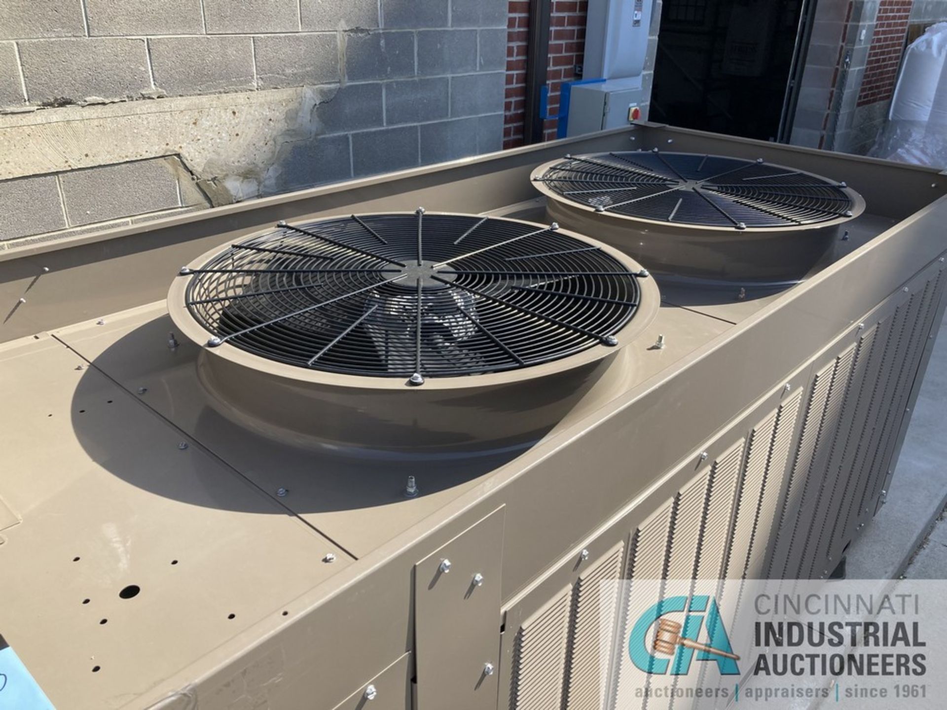 ****QUANTECH 2-FAN OUTDOOR USE CHILLER; S/N 82012K31478688 (NEW IN 2023) **SUBJECT TO HIGH BID - Image 7 of 7