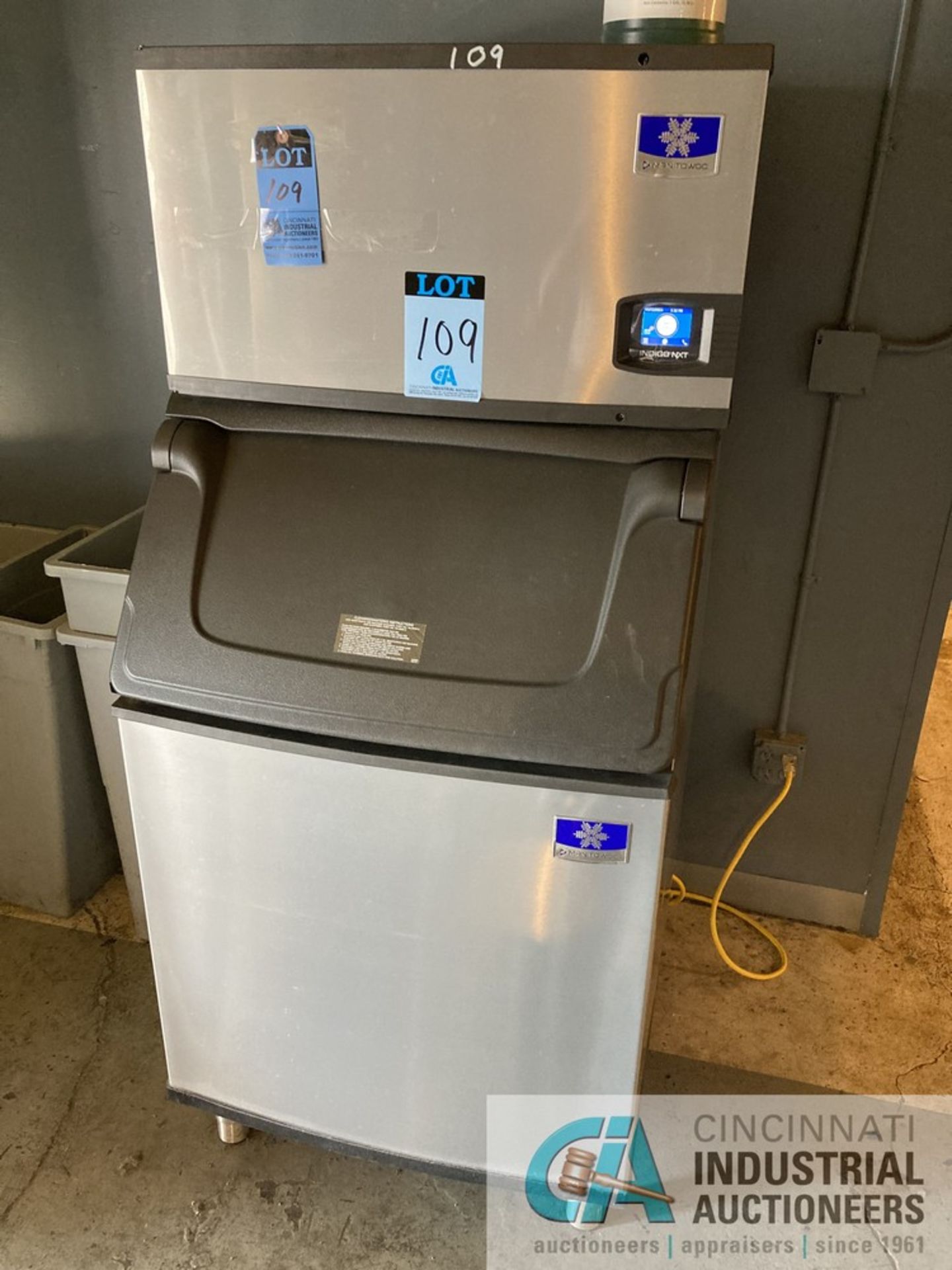 MANITOWOC ICE MAKER **For convenience, the loading fee of $100.00 will be added to the invoice and