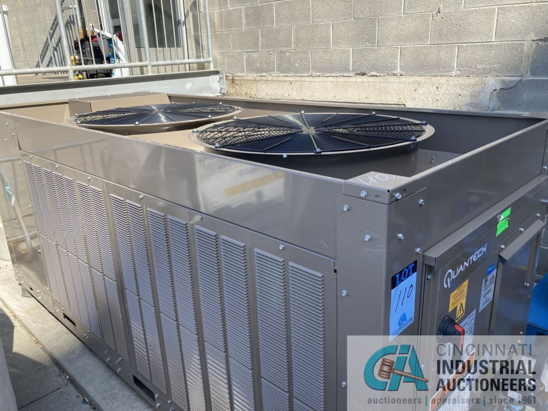 ****QUANTECH 2-FAN OUTDOOR USE CHILLER; S/N 82012K31478688 (NEW IN 2023) **SUBJECT TO HIGH BID - Image 4 of 7