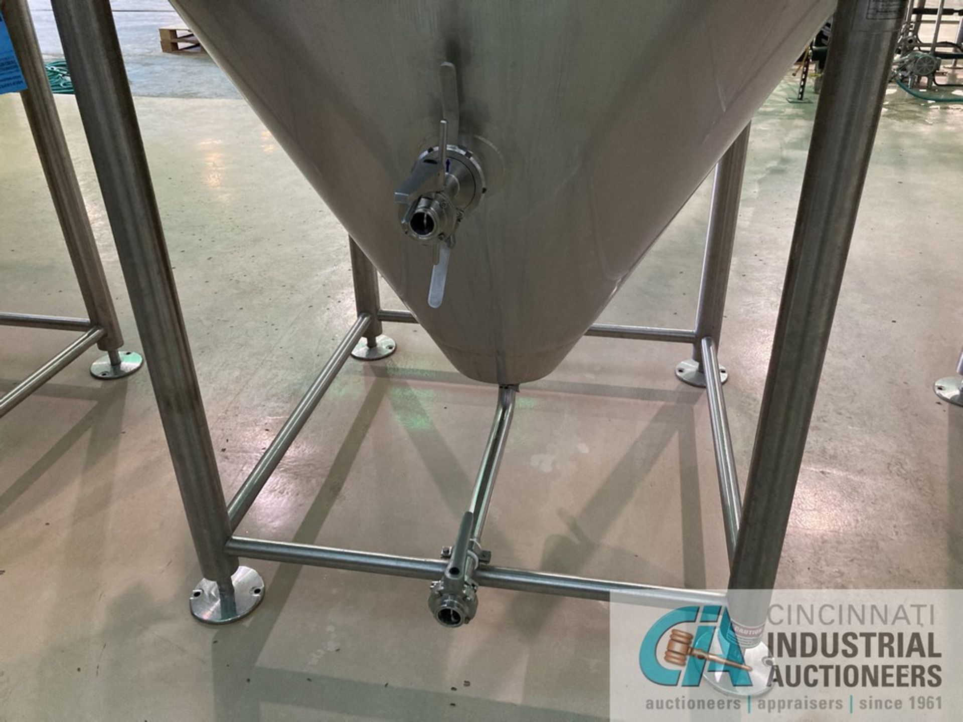 40 BBL QTS SOLUTIONS FV7 FERMENTER TANK AT 76-3/16" DIAMETER X 160' HIGH, INCLUDES SADDLES **For - Image 3 of 4