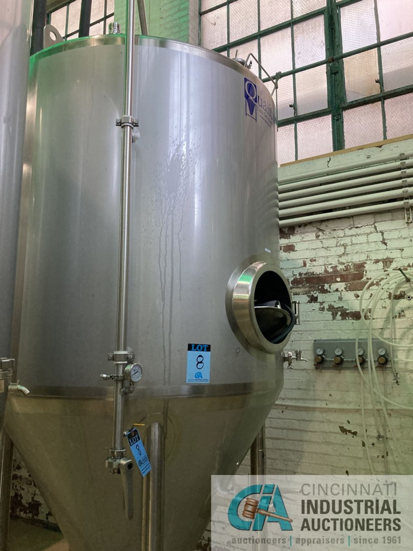 20 BBL QTS SOLUTIONS FV1 FERMENTER TANK AT 61-3/16" DIAMETER X 133" HIGH, INCLUDES SADDLES **For - Image 2 of 4