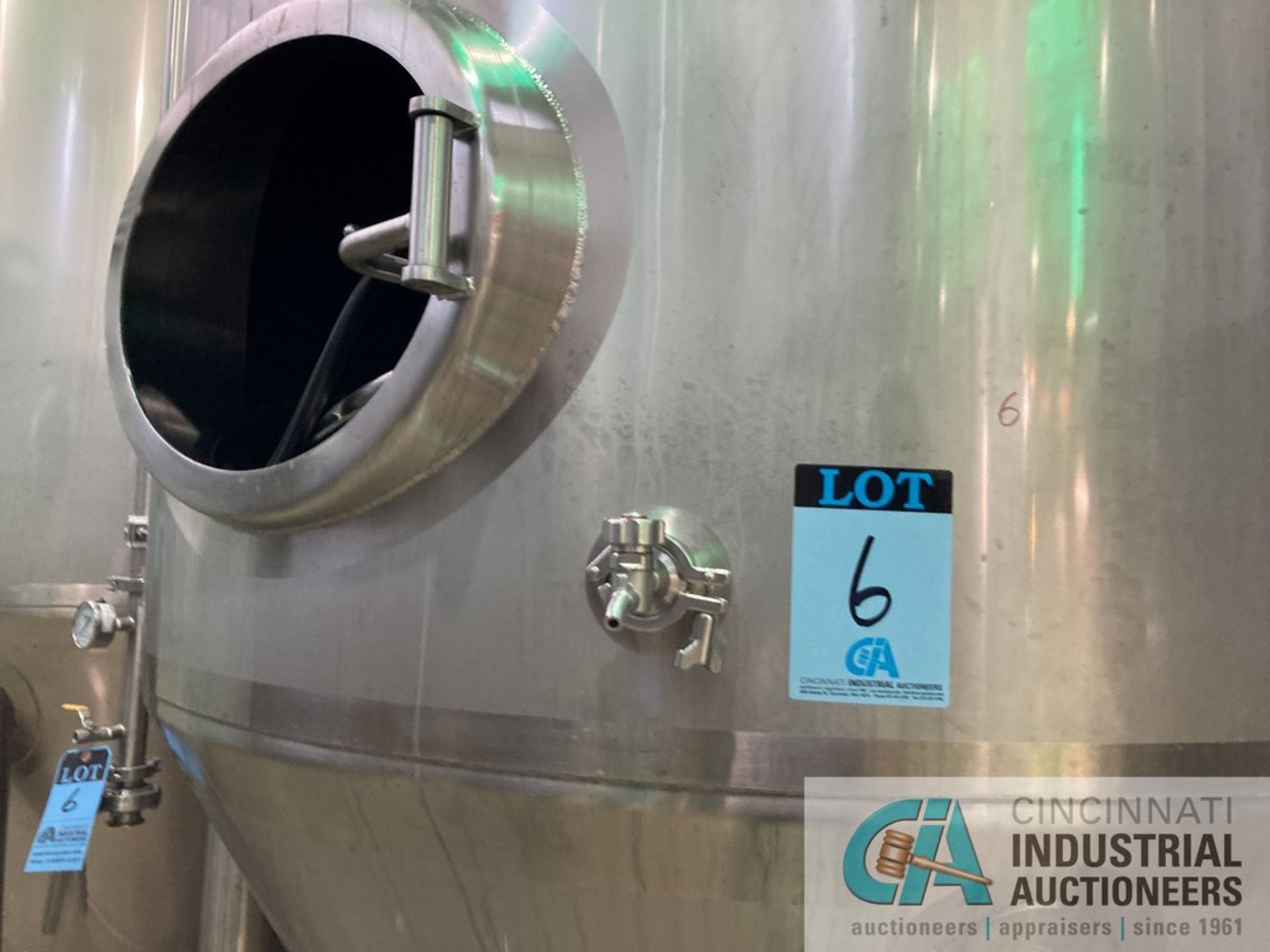 20 BBL QTS SOLUTIONS FV1 FERMENTER TANK AT 61-3/16" DIAMETER X 133" HIGH, INCLUDES SADDLES **For - Image 4 of 4