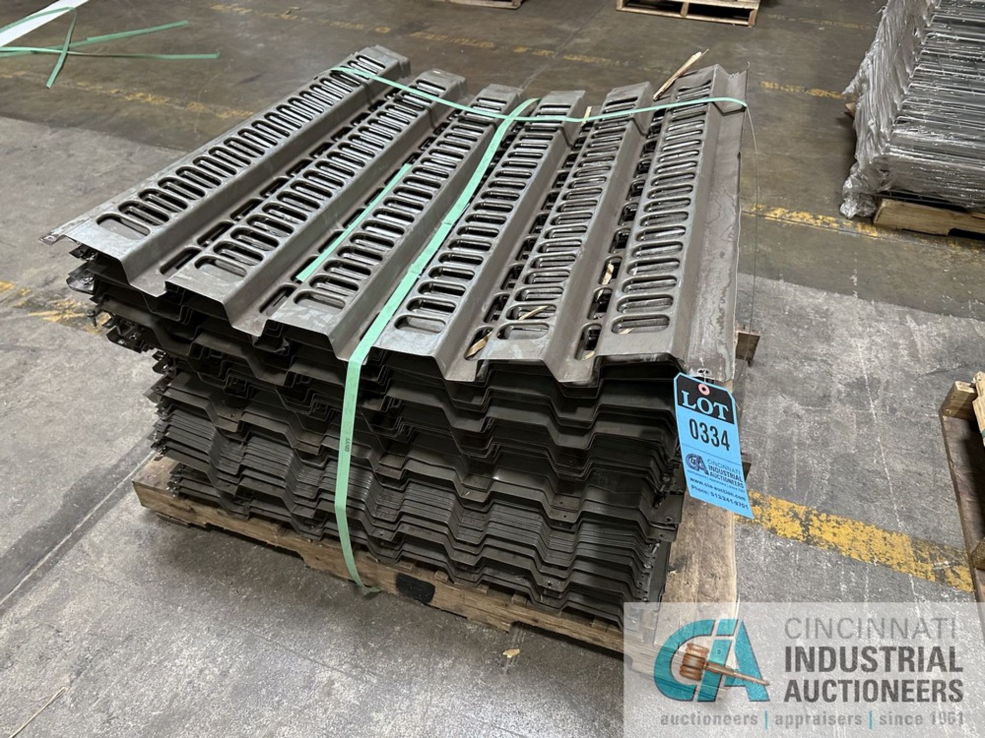 (LOT) 36" X 38" STEEL GRATE DECKING