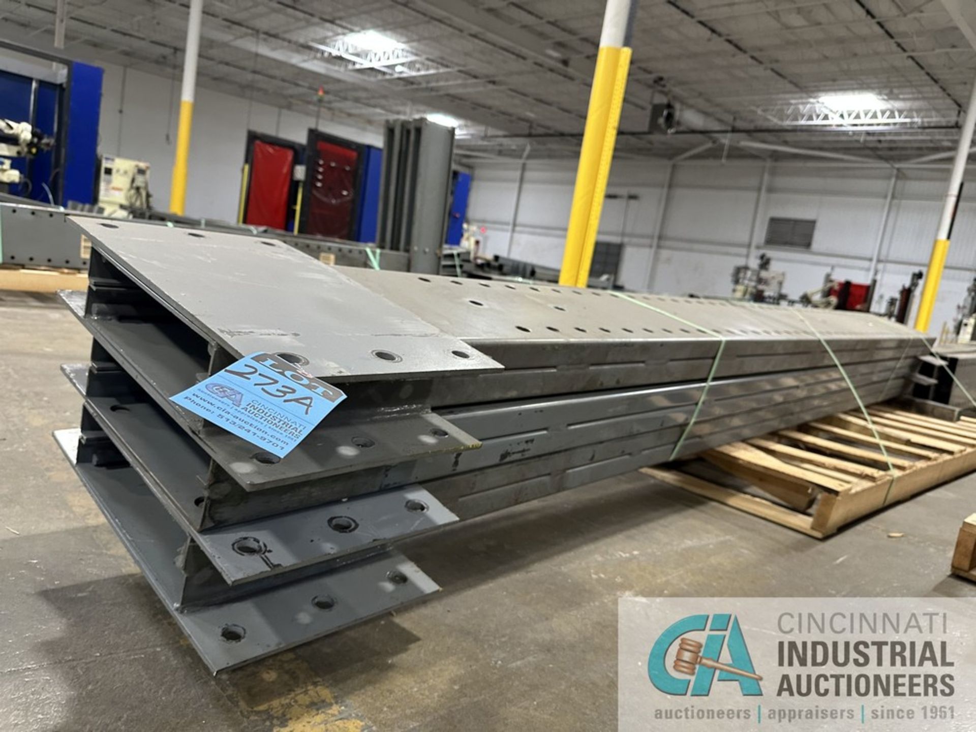 12' HIGH X 11" WIDE MEECO CANTILEVER RACK UPRIGHTS - 5000 Series - Image 4 of 5