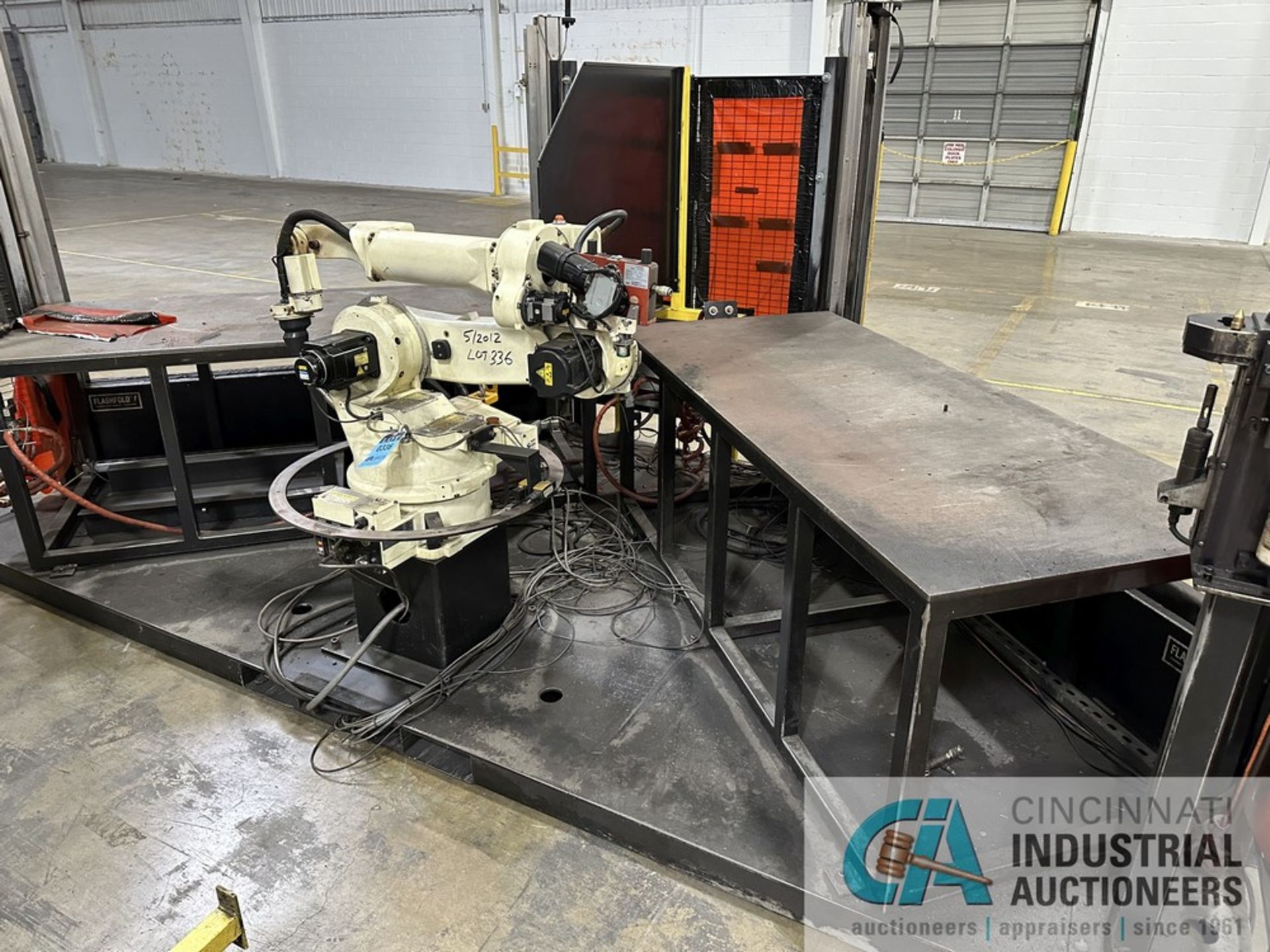 OTC WORKER AUTOMATION SINGLE-ROBOT TWO-STATION ROBOTIC WELDING CELL; OTC MODEL FD-B4L ROBOT, FD11- - Image 3 of 20