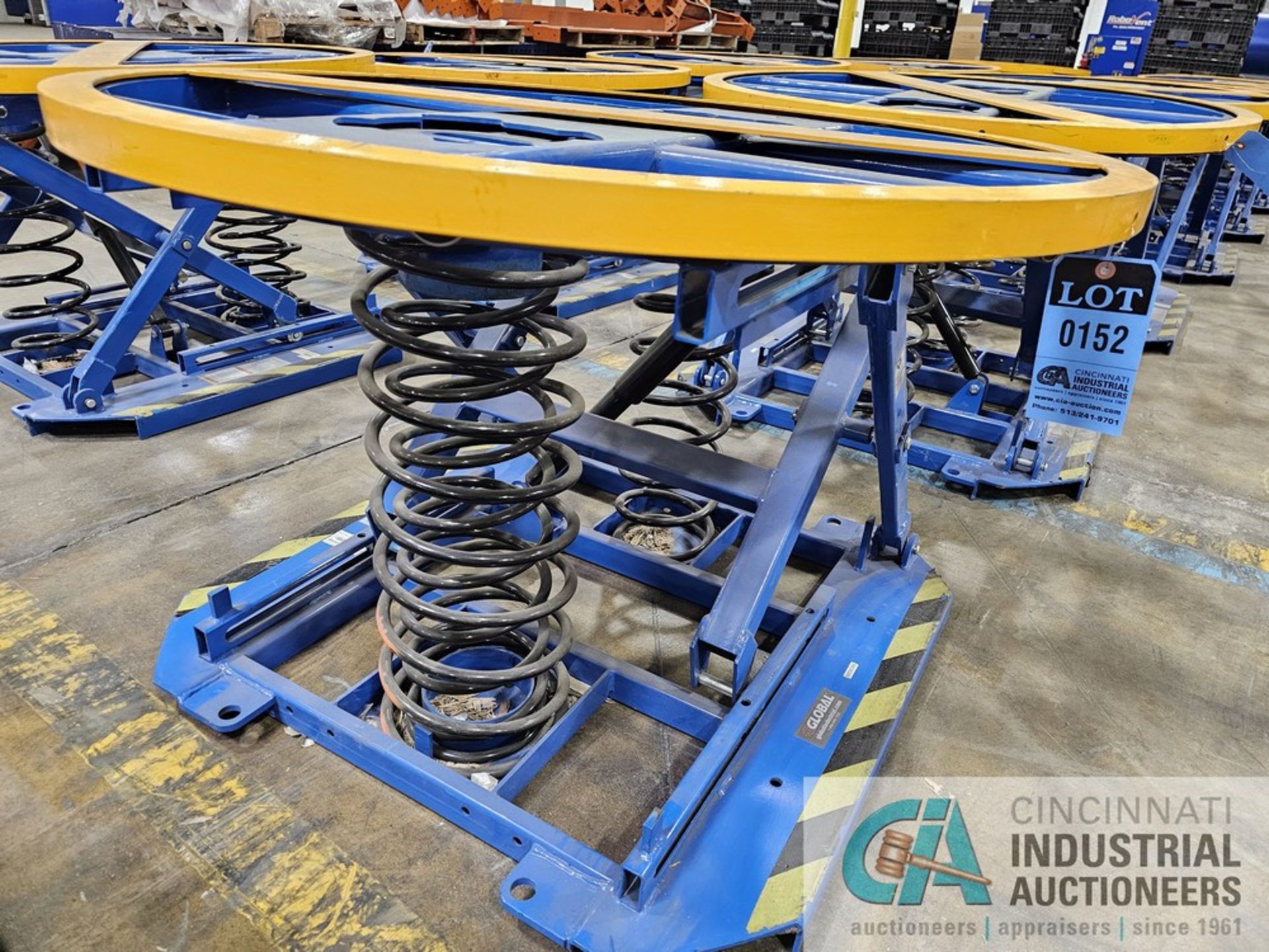 44" DIAMETER GLOBAL INDUSTRIAL SPRING LOADED SCISSOR TABLE - Image 2 of 7