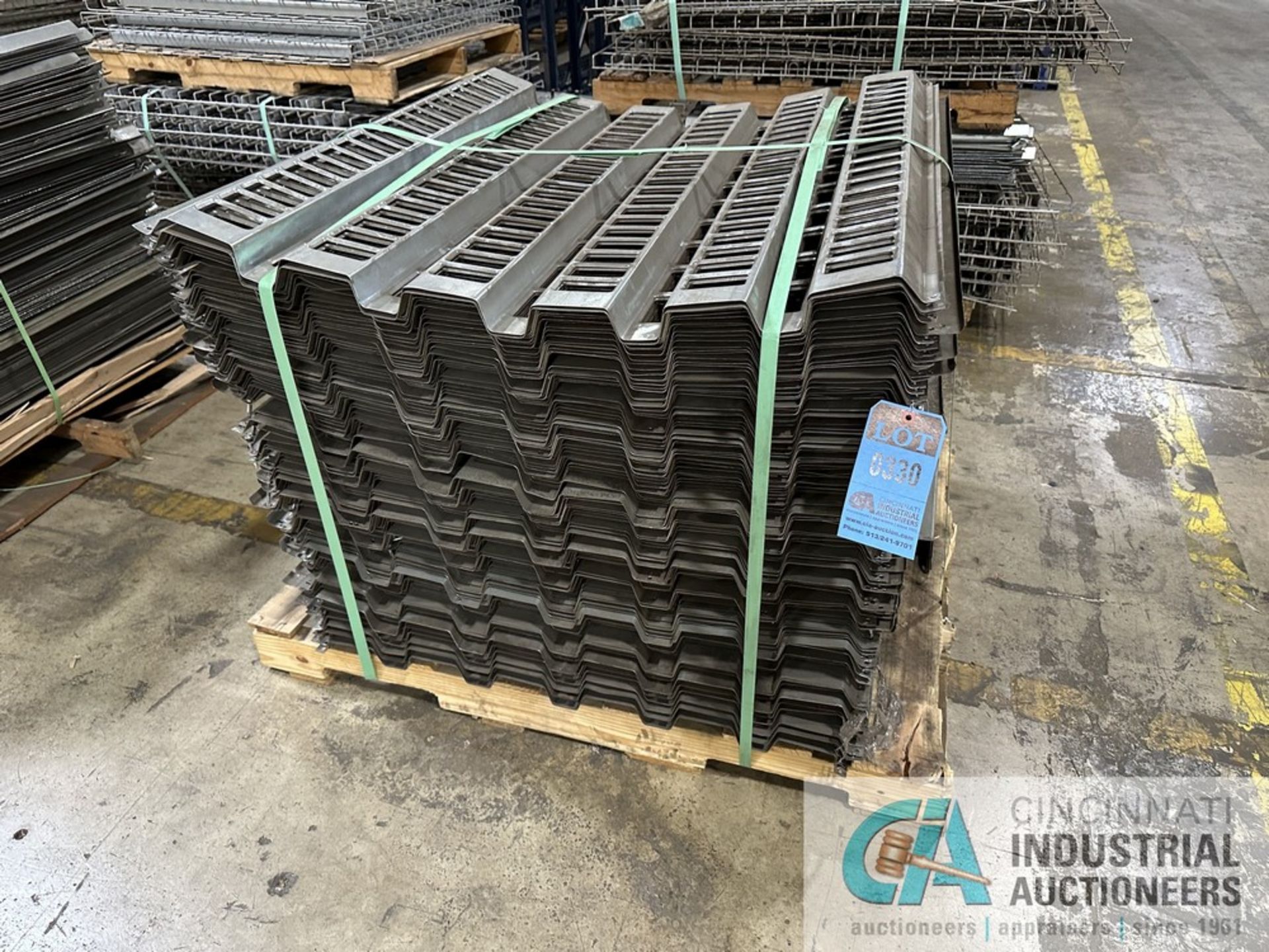 (LOT) 36" X 38" STEEL GRATE DECKING