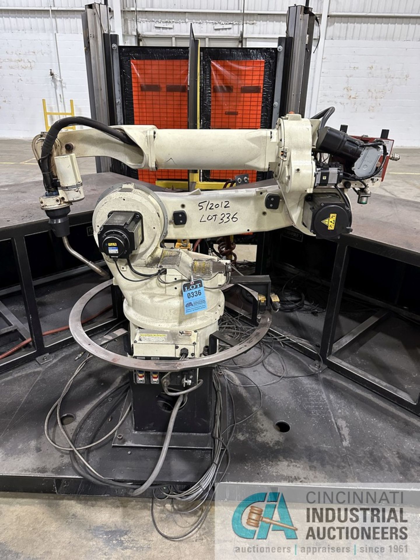 OTC WORKER AUTOMATION SINGLE-ROBOT TWO-STATION ROBOTIC WELDING CELL; OTC MODEL FD-B4L ROBOT, FD11- - Image 9 of 20