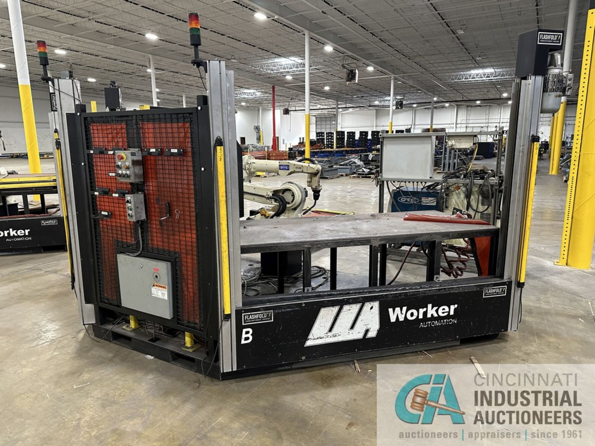 OTC WORKER AUTOMATION SINGLE-ROBOT TWO-STATION ROBOTIC WELDING CELL; OTC MODEL FD-B4L ROBOT, FD11- - Image 5 of 20