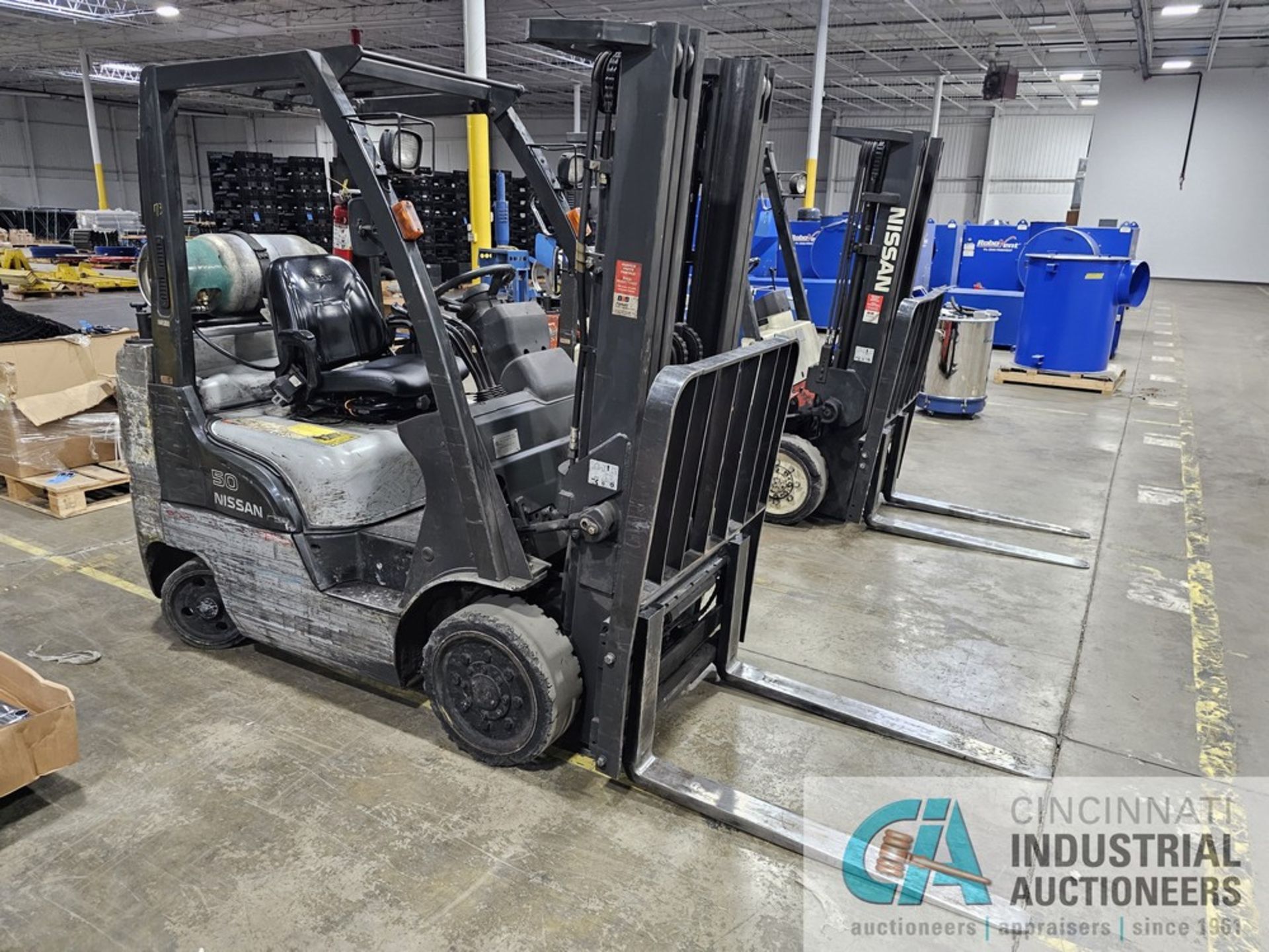 5,000 LB. NISSAN MODEL 50 LP GAS SOLID TIRE FORKLIFT; S/N CPL02-9P2050, 187" 3-STAGE MAST, 4,984 - Image 2 of 9