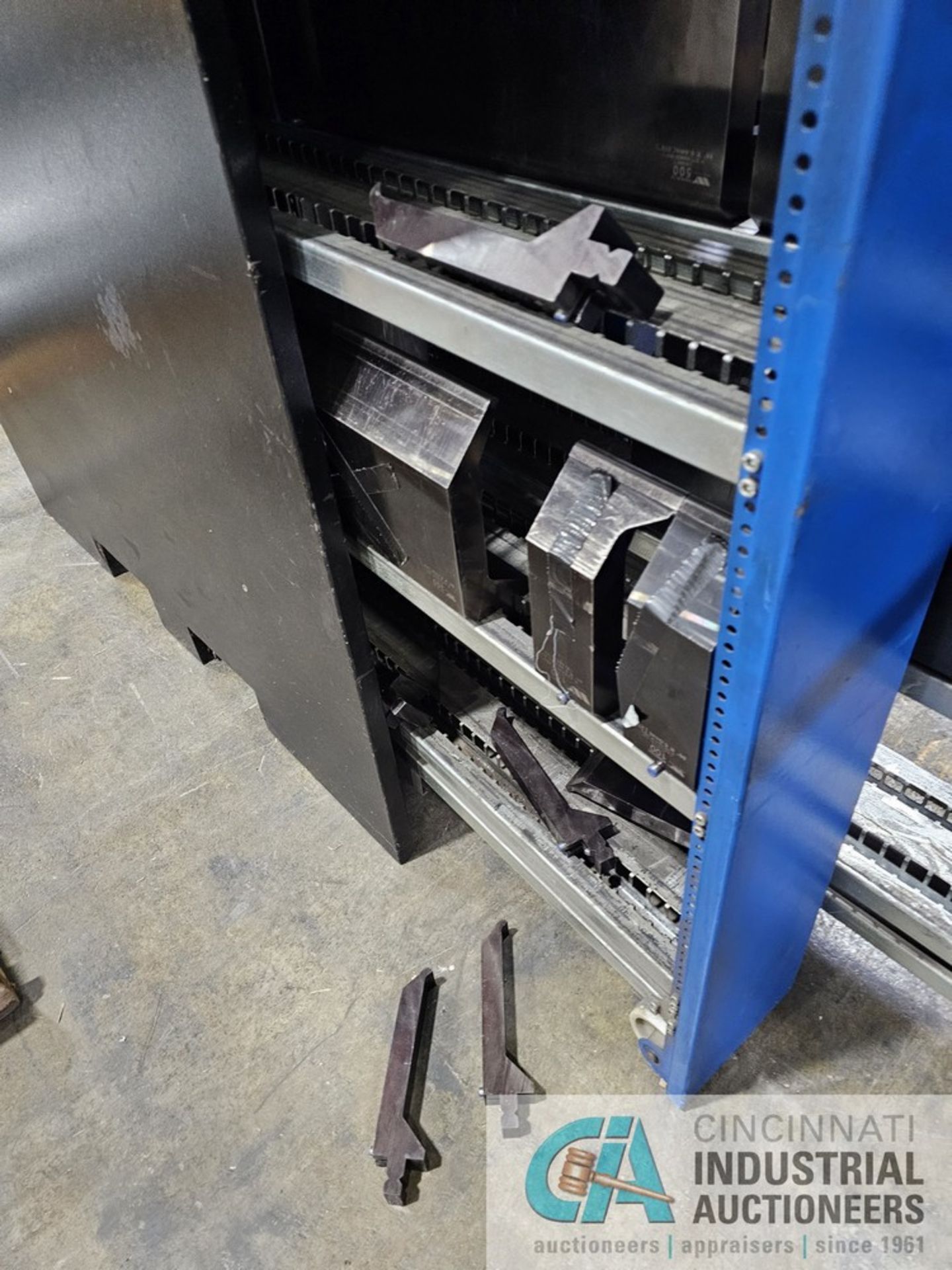 WILTON PRESS BRAKE TOOLING WITH 45" WIDE X 54" DEEP X 50" HIGH 5-ROLLING DRAWER CABINET - Image 15 of 16