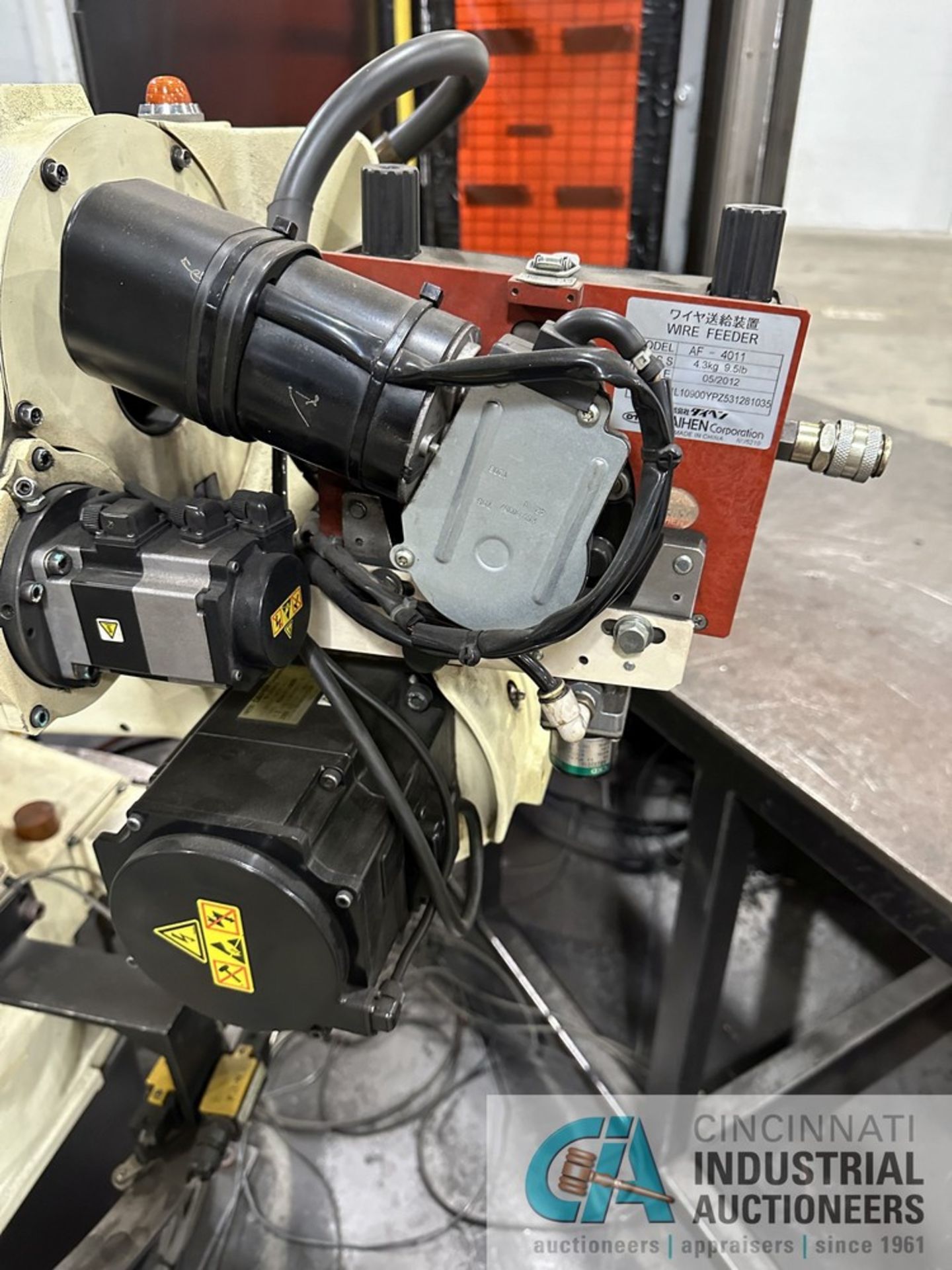 OTC WORKER AUTOMATION SINGLE-ROBOT TWO-STATION ROBOTIC WELDING CELL; OTC MODEL FD-B4L ROBOT, FD11- - Image 10 of 20