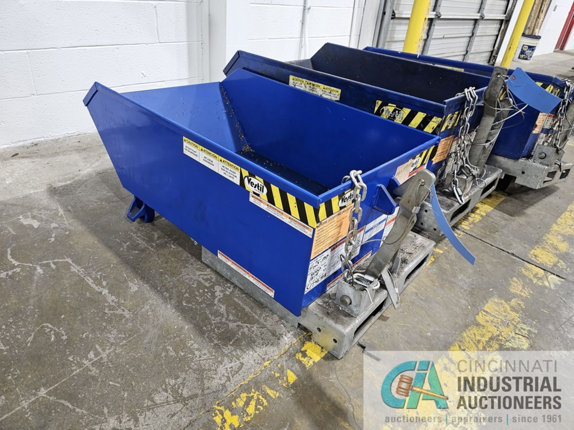 4,000 LB. VESTIL GLOBAL MODEL H-25-MD DUMP HOPPER