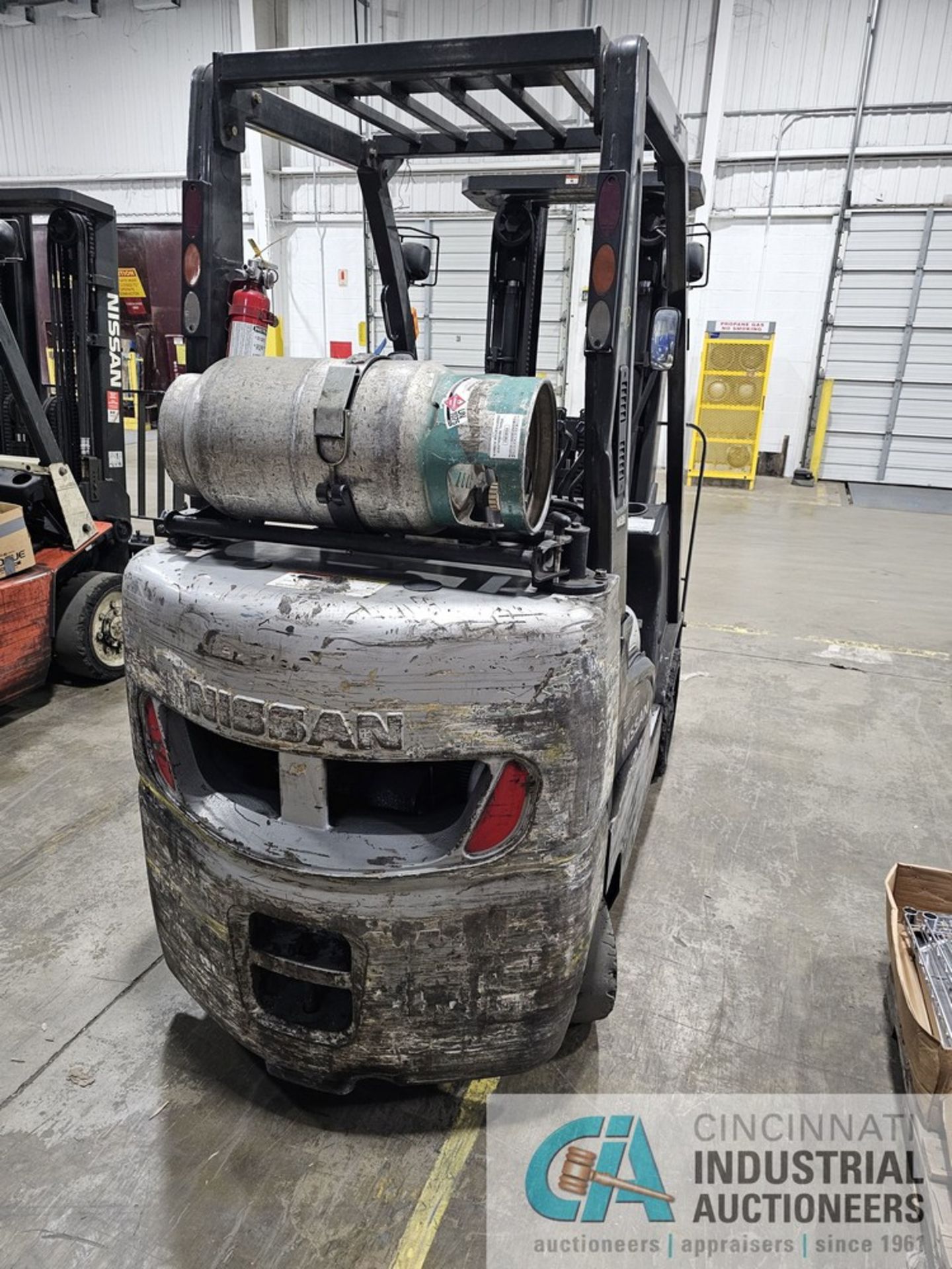 5,000 LB. NISSAN MODEL 50 LP GAS SOLID TIRE FORKLIFT; S/N CPL02-9P2050, 187" 3-STAGE MAST, 4,984 - Image 3 of 9