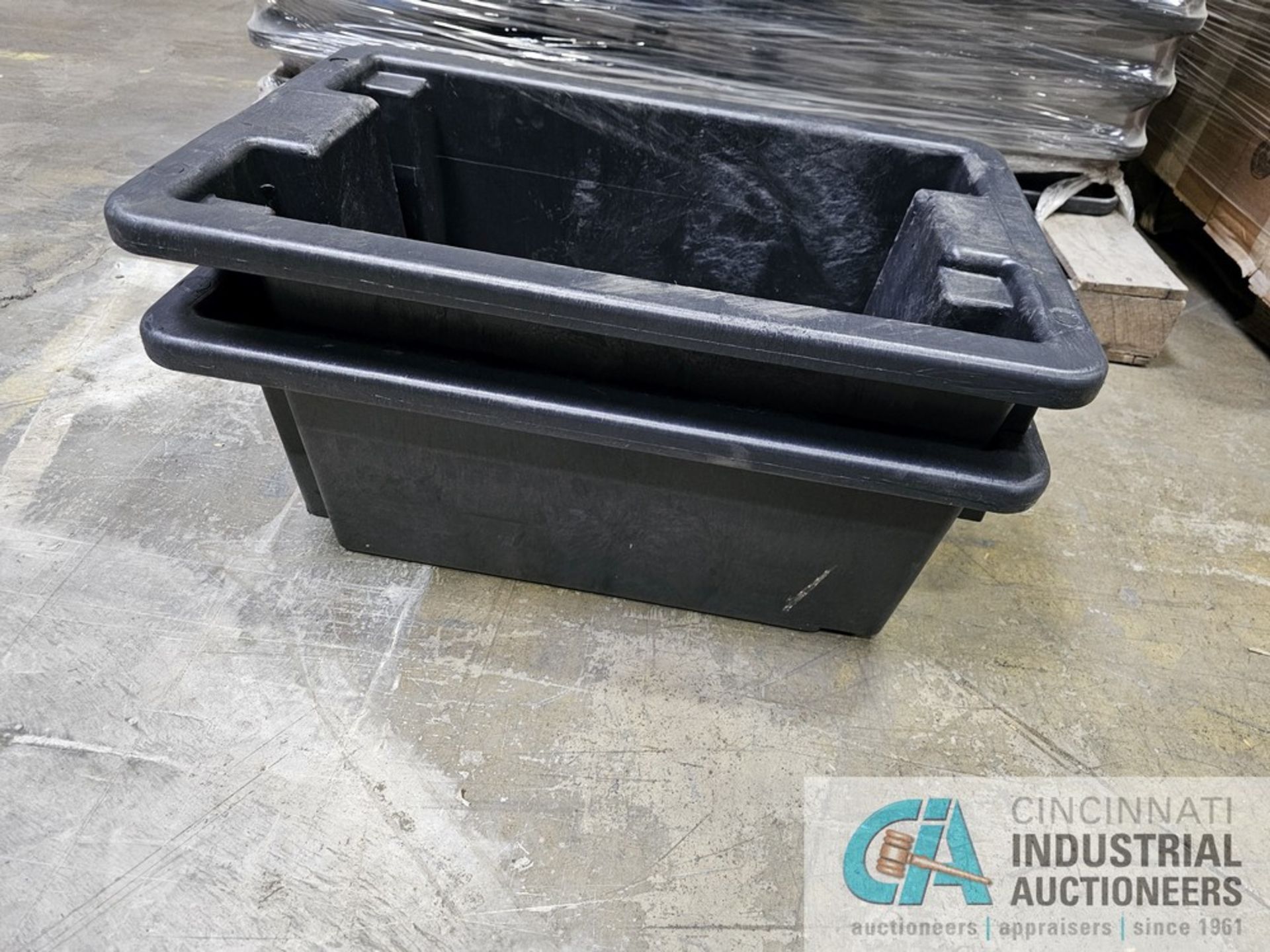 24" X 16" X 10" KADEN HEAVY DUTY PLASTIC STACKABLE TOTES - Image 4 of 4