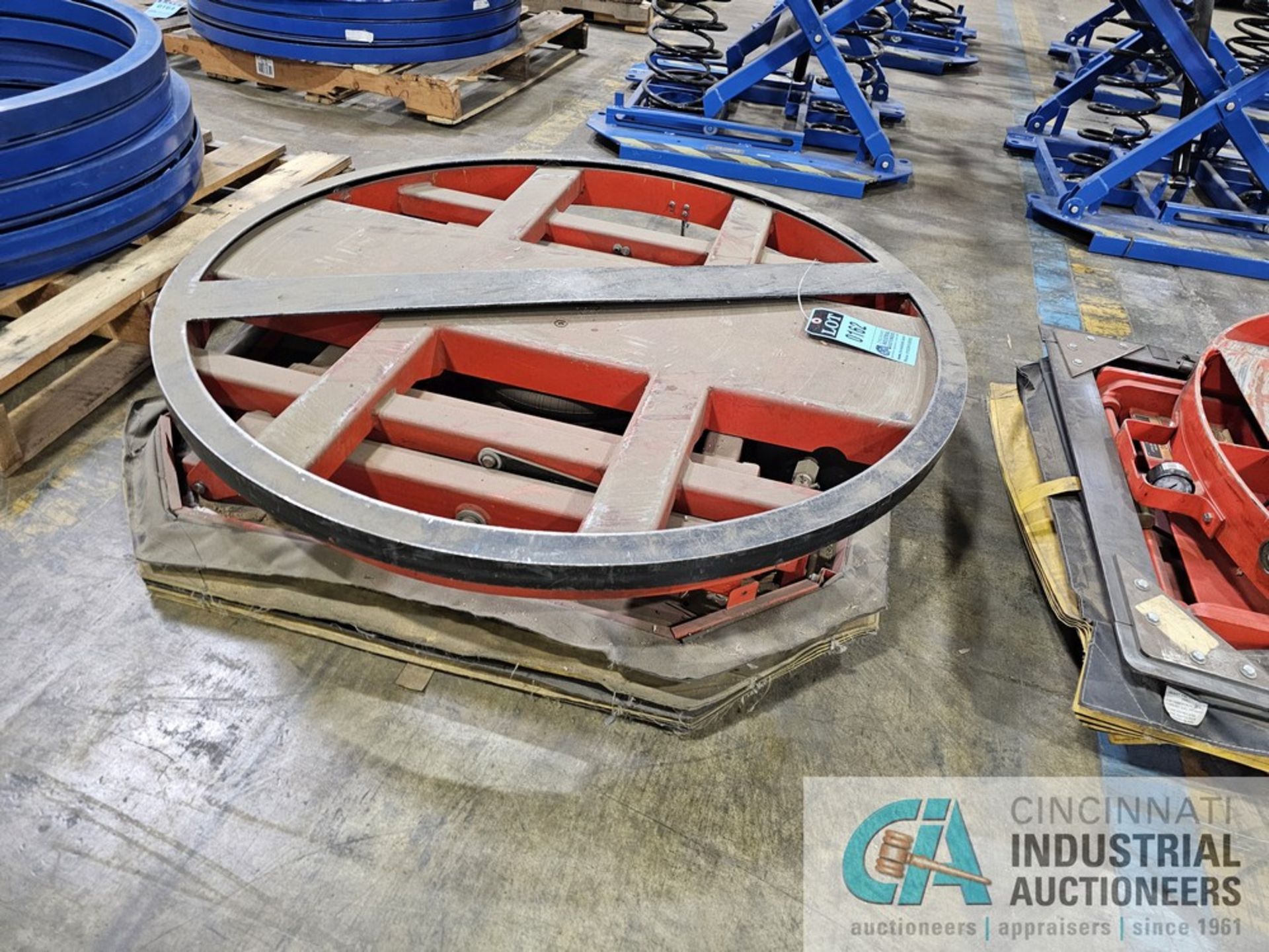 44" DIAMETER PNEUMATIC SCISSOR TABLE