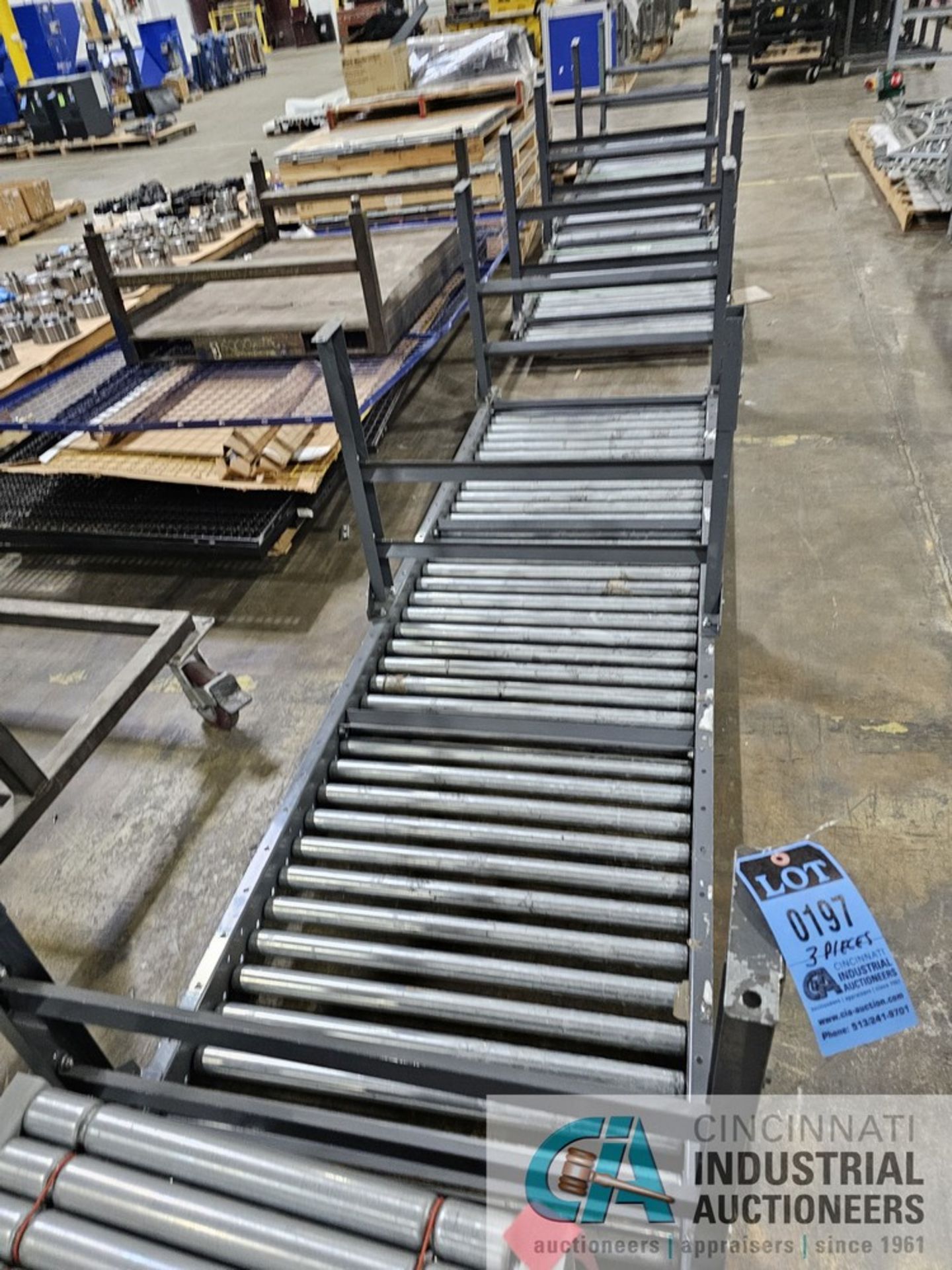 (LOT) 3-PIECES 32" ROLLER CONVEYOR - Image 4 of 4