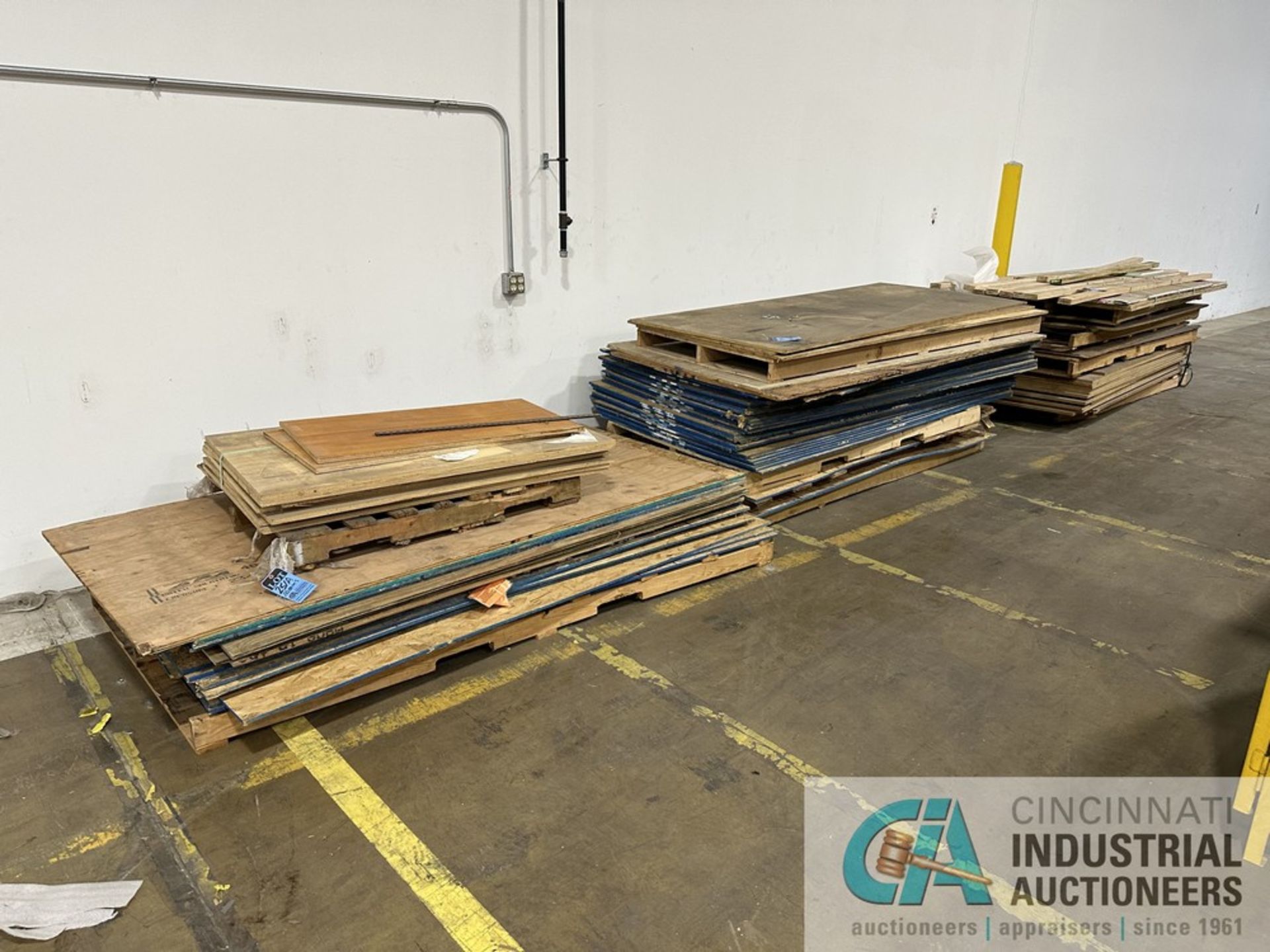 (LOT) PLYWOOD AND PRESS WOOD (3-STACKS)