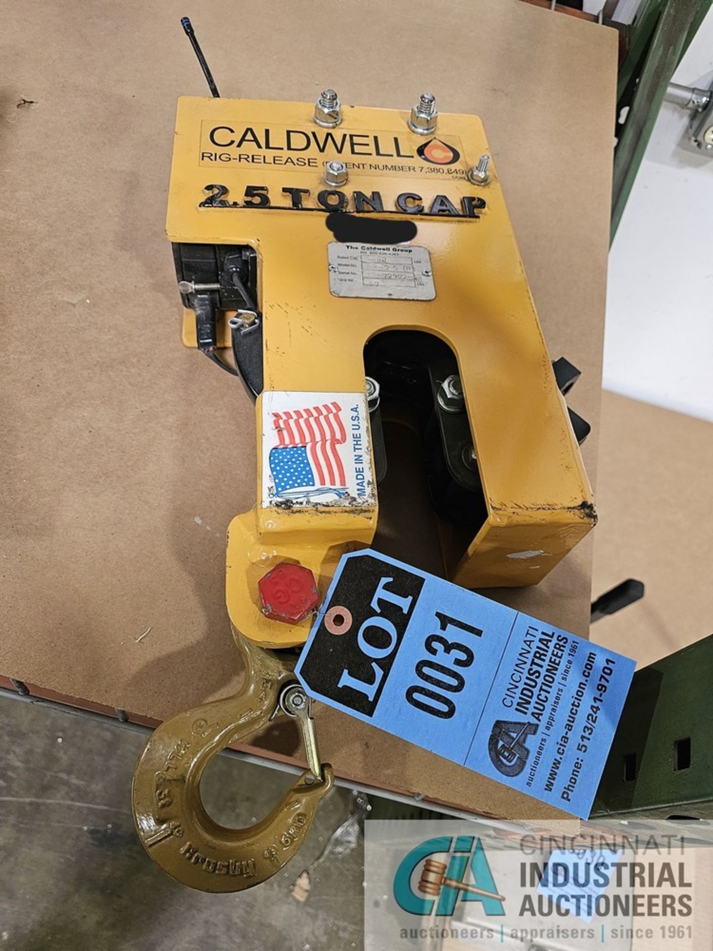 2.5 TON CAPACITY CALDWELL MODEL RR-2.5 RADIO RELEASE HOOK