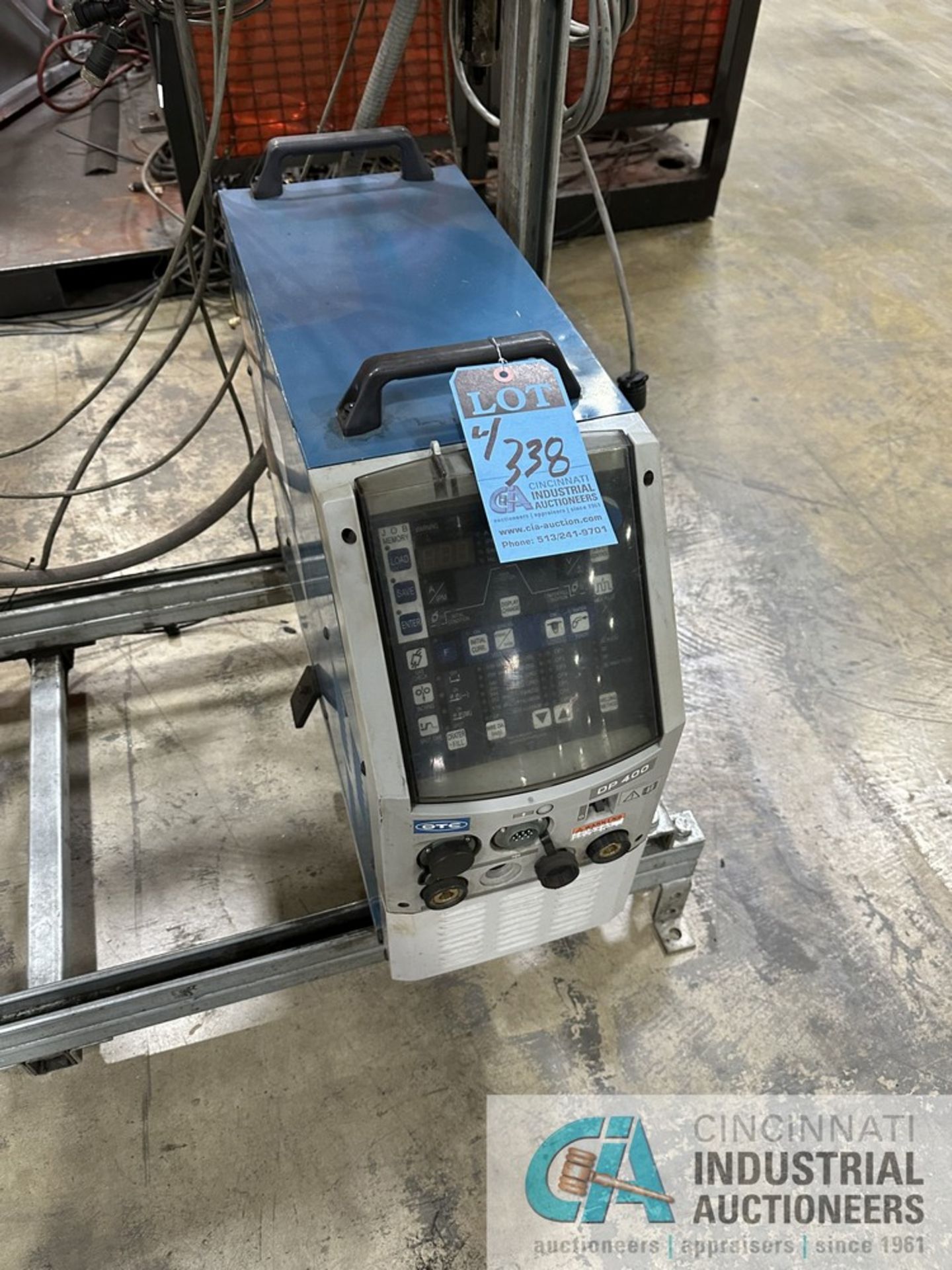 OTC WORKER AUTOMATION SINGLE-ROBOT TWO-STATION ROBOTIC WELDING CELL; OTC MODEL AII-B4 ROBOT, AX21- - Bild 12 aus 15