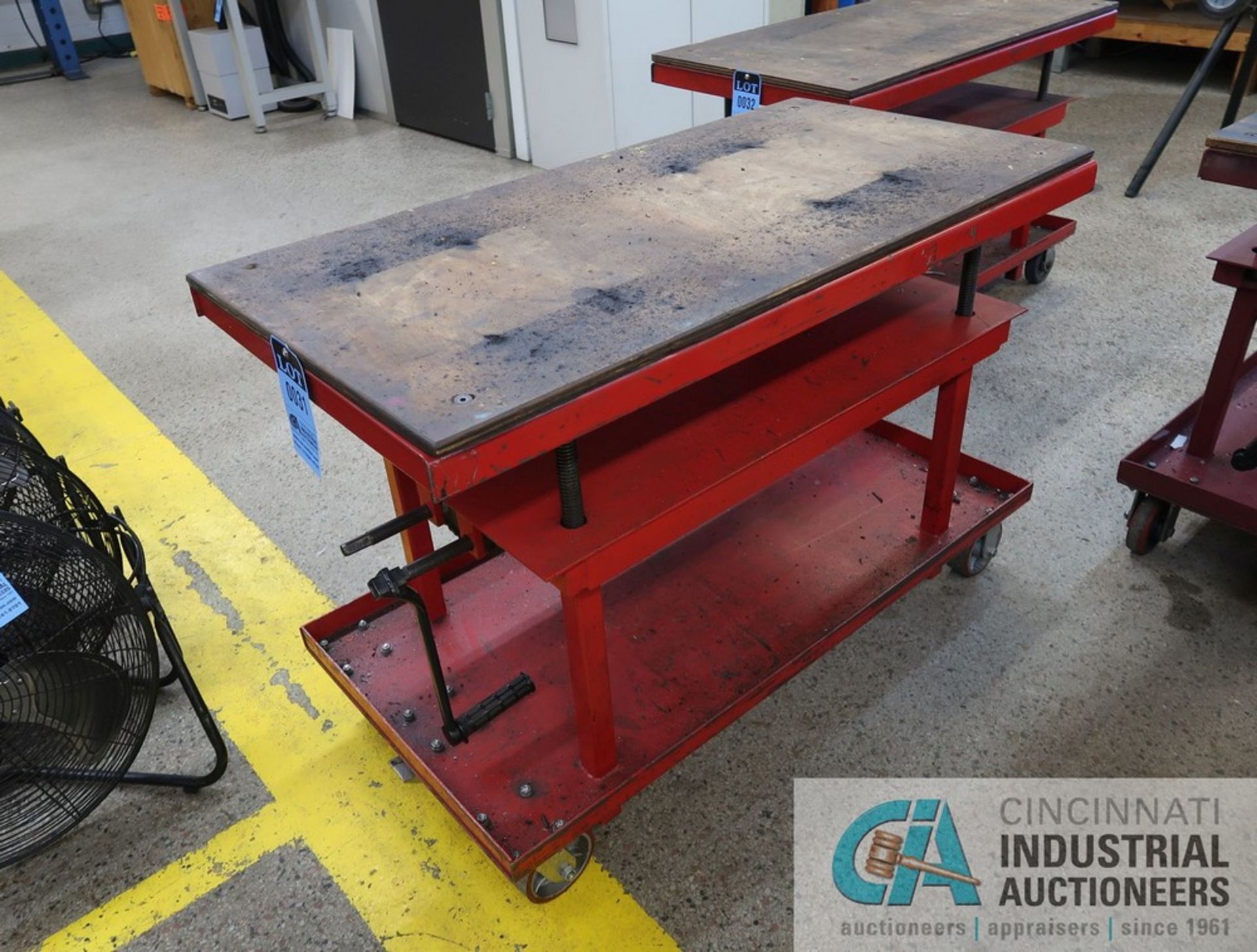 24" X 48" X 2,000 LB. CAPACITY (APPROX.) NORTHERN INDUSTRIAL HAND CRANK FOUR-POST PORTABLE DIE - Bild 2 aus 2