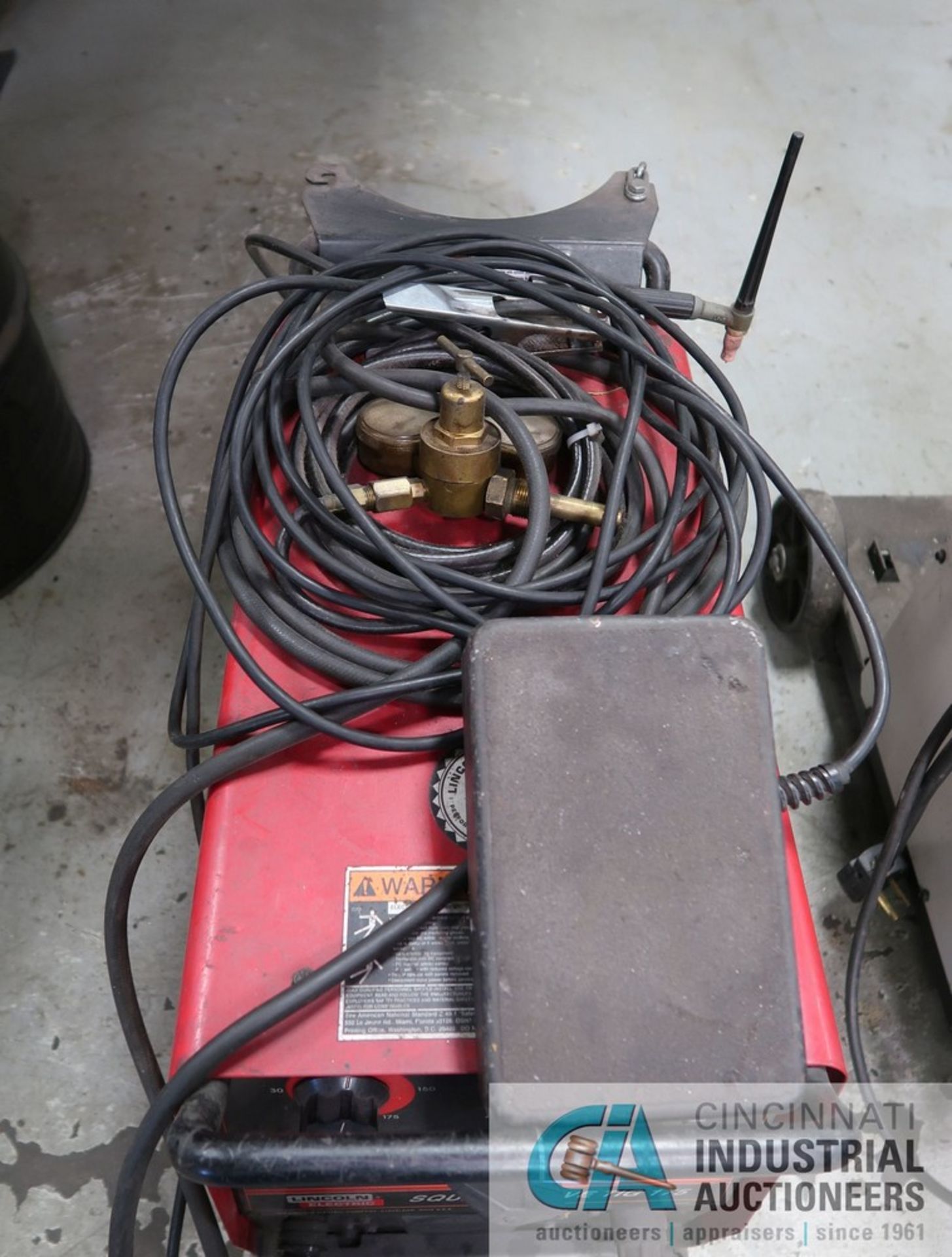 175 AMP LINCOLN ELECTRIC MODEL SQUARE WAVE TIG 175 WELDING POWER SOURCE; S/N 10265-U1991210807 - Image 3 of 5