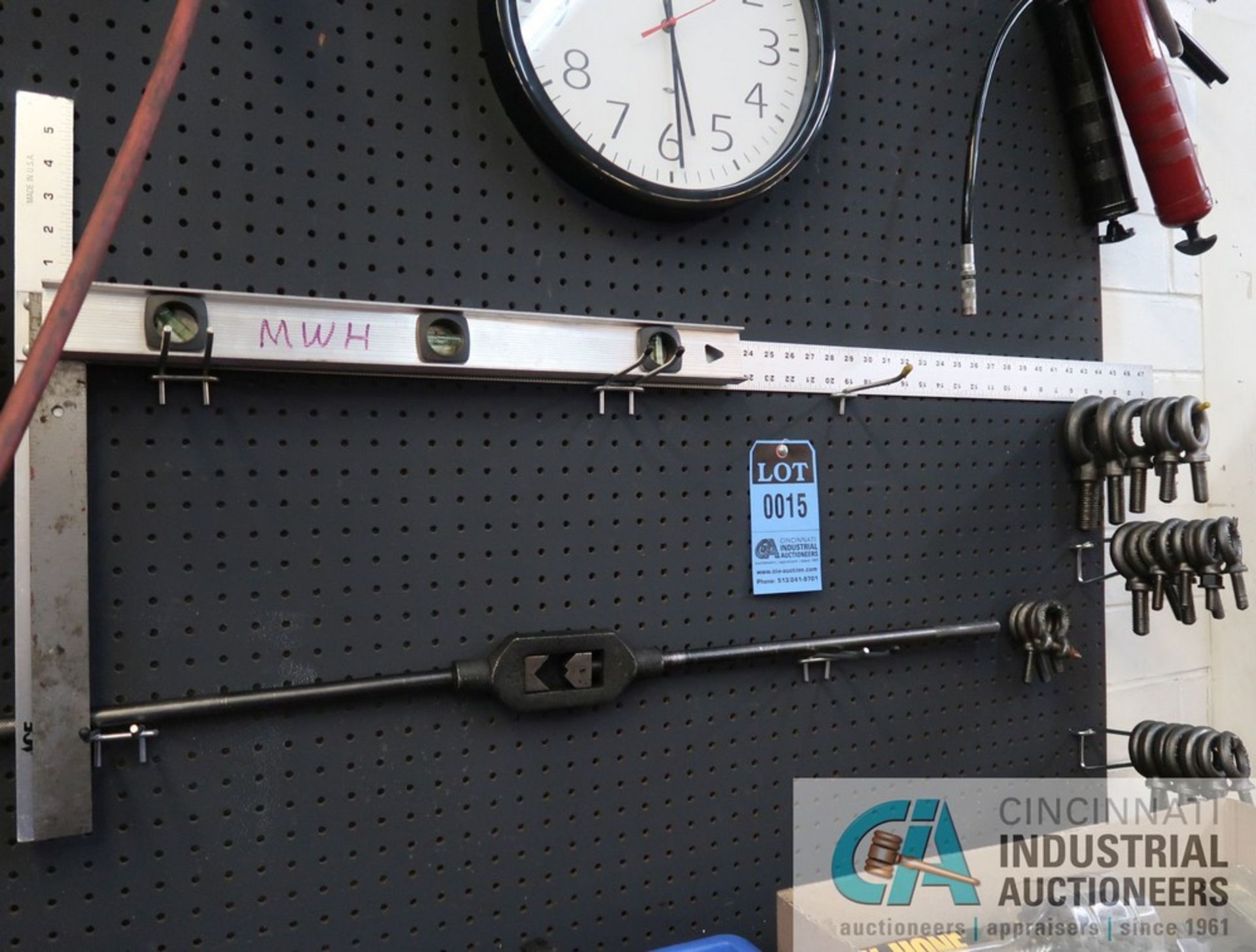 (LOT) MISCELLANEOUS HAND TOOLS, EYE BOLTS, SWIVEL EYE BOLTS MOUNTED ON PEGBOARD **SPECIAL NOTICE - - Image 3 of 3