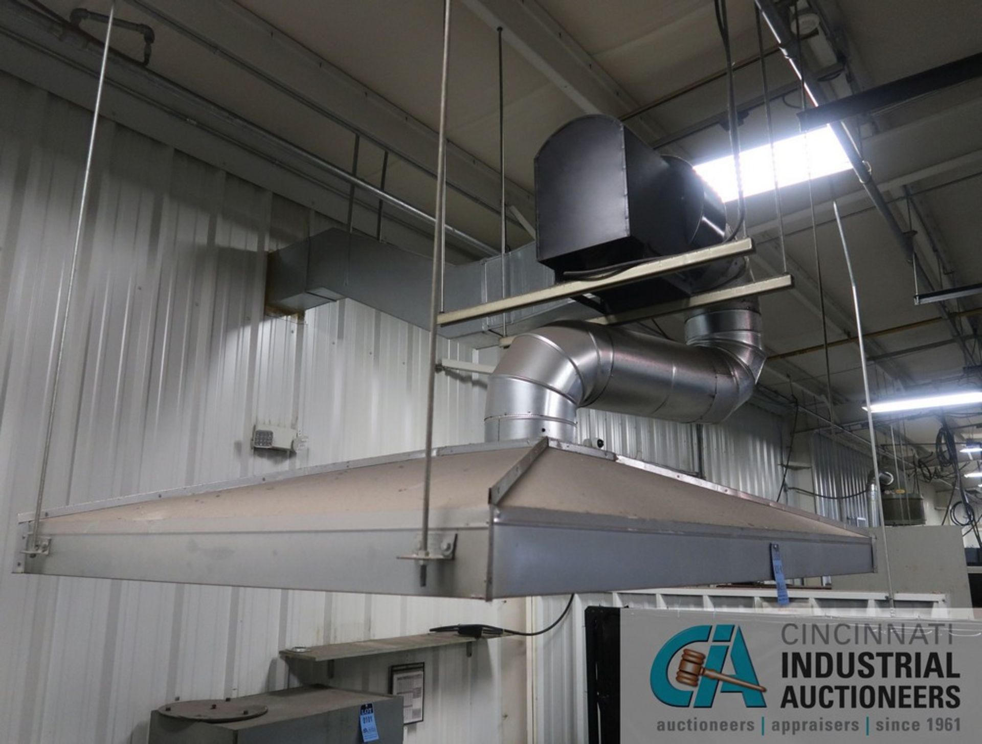 60" X 96" CUSTOM BUILT FUME HOOD WITH EXHAUST MOTOR **SPECIAL NOTICE - BUYER MUST CAP DUCT WORK THRU - Image 4 of 4