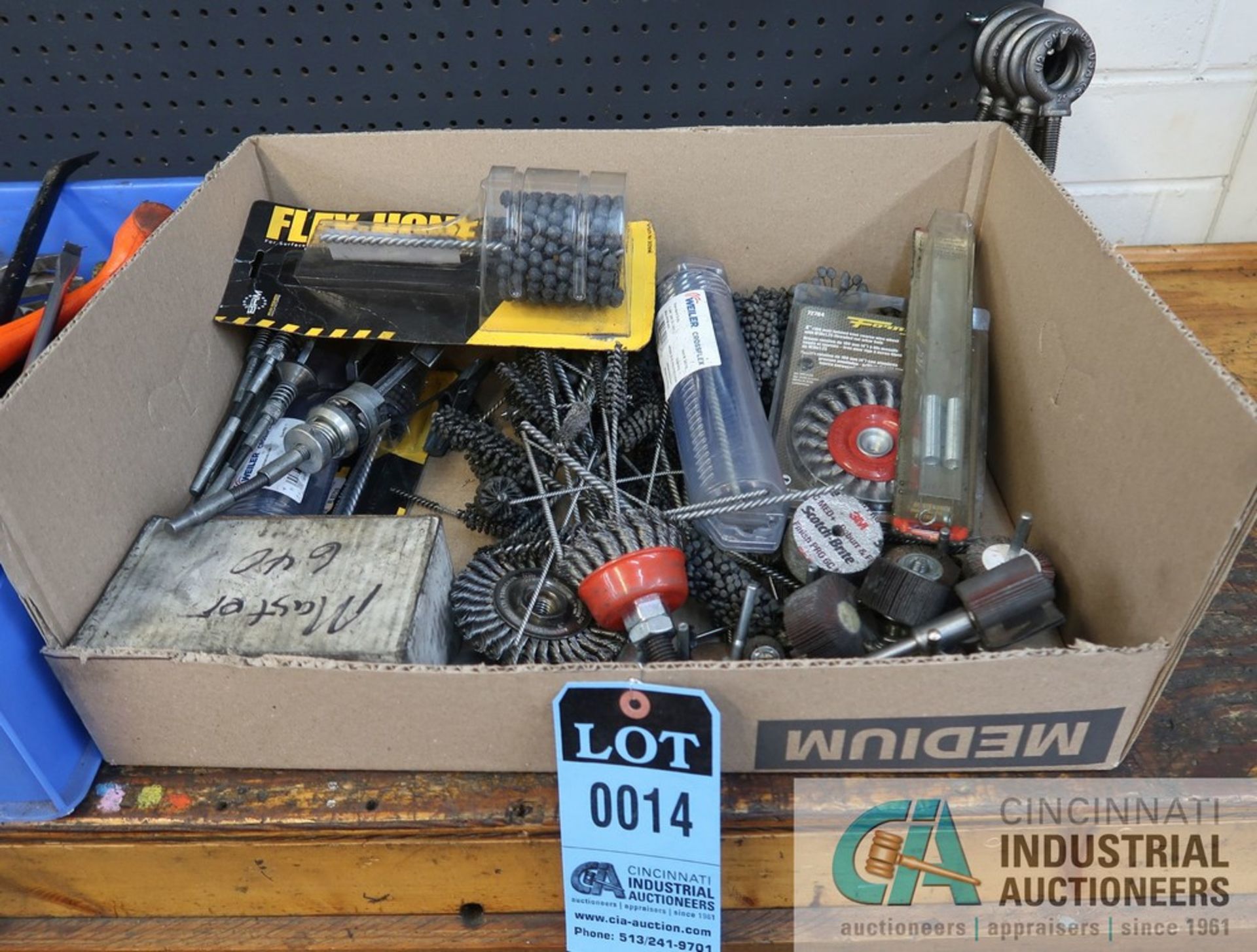 (LOT) MISCELLANEOUS FLEX HONES, WIRE WHEELS AND FLAP WHEEL SANDERS