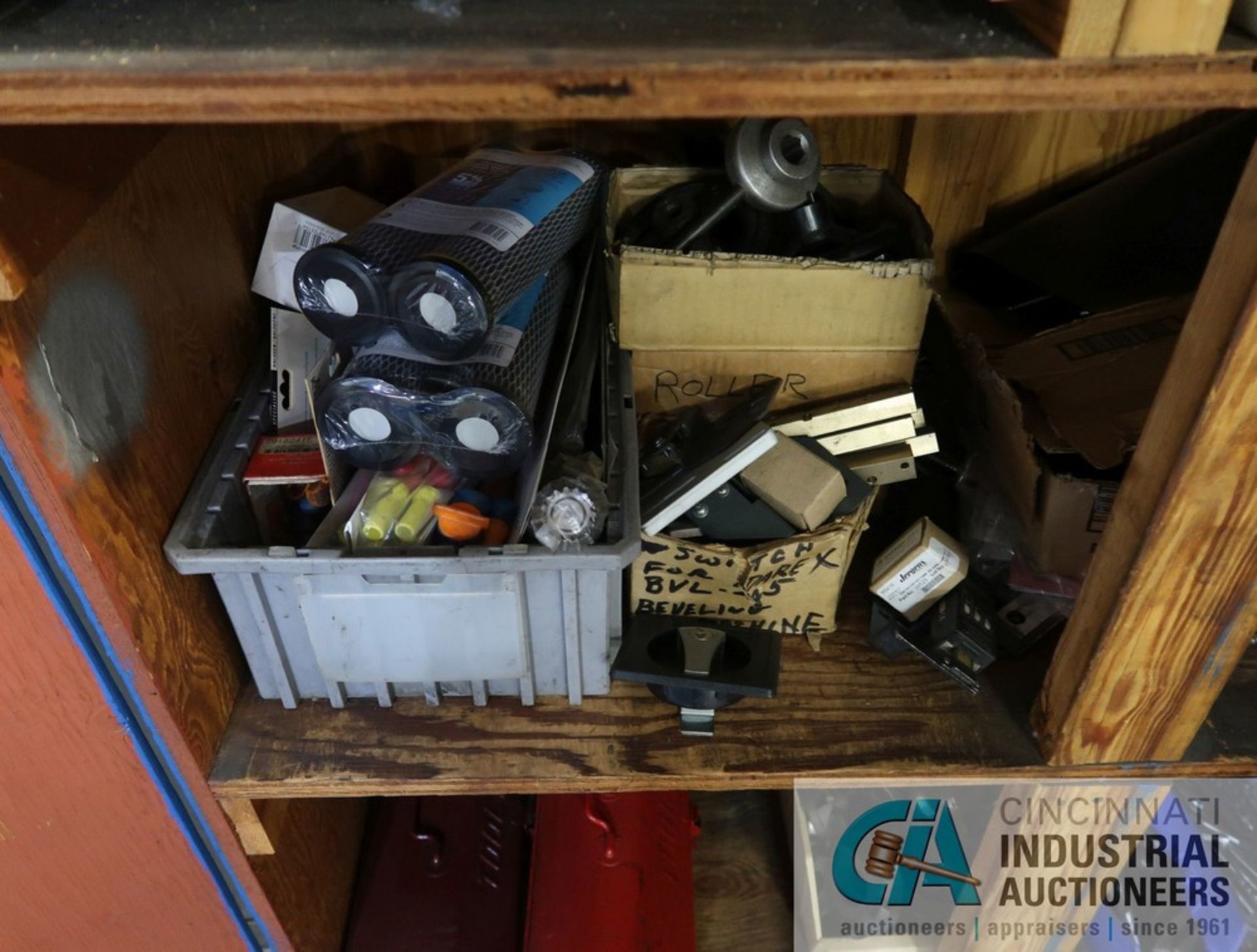 (LOT) MISCELLANEOUS COLLETS, TOOLING, FIXTURES AND OTHER RELATED ITEMS WITH TWO-DOOR CABINET - Image 5 of 10