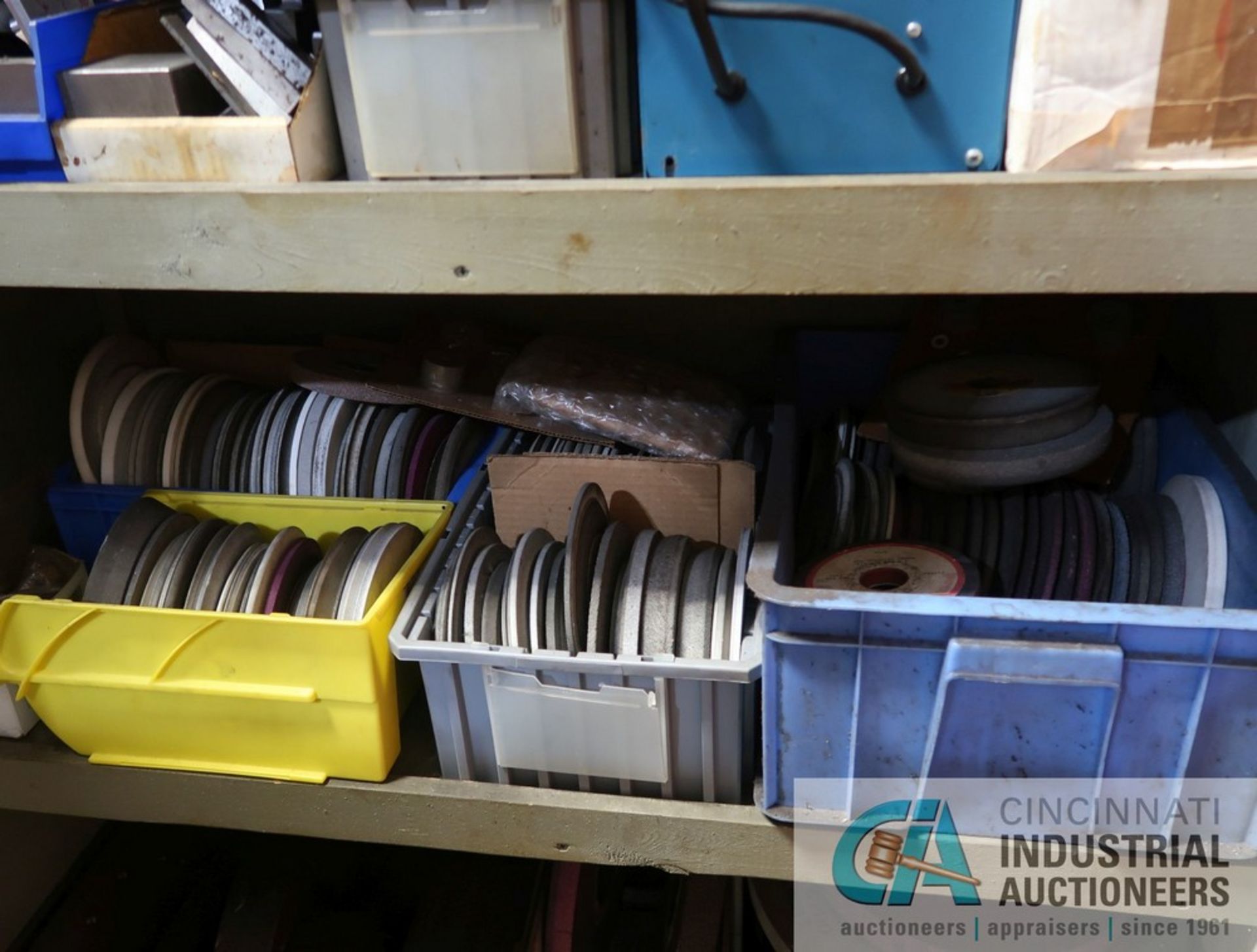 (LOT) LARGE ASSORTMENT GRINDING WHEELS AND GRINDING PARTS AND ATTACHMENTS WITH RED CABINET - Image 4 of 6