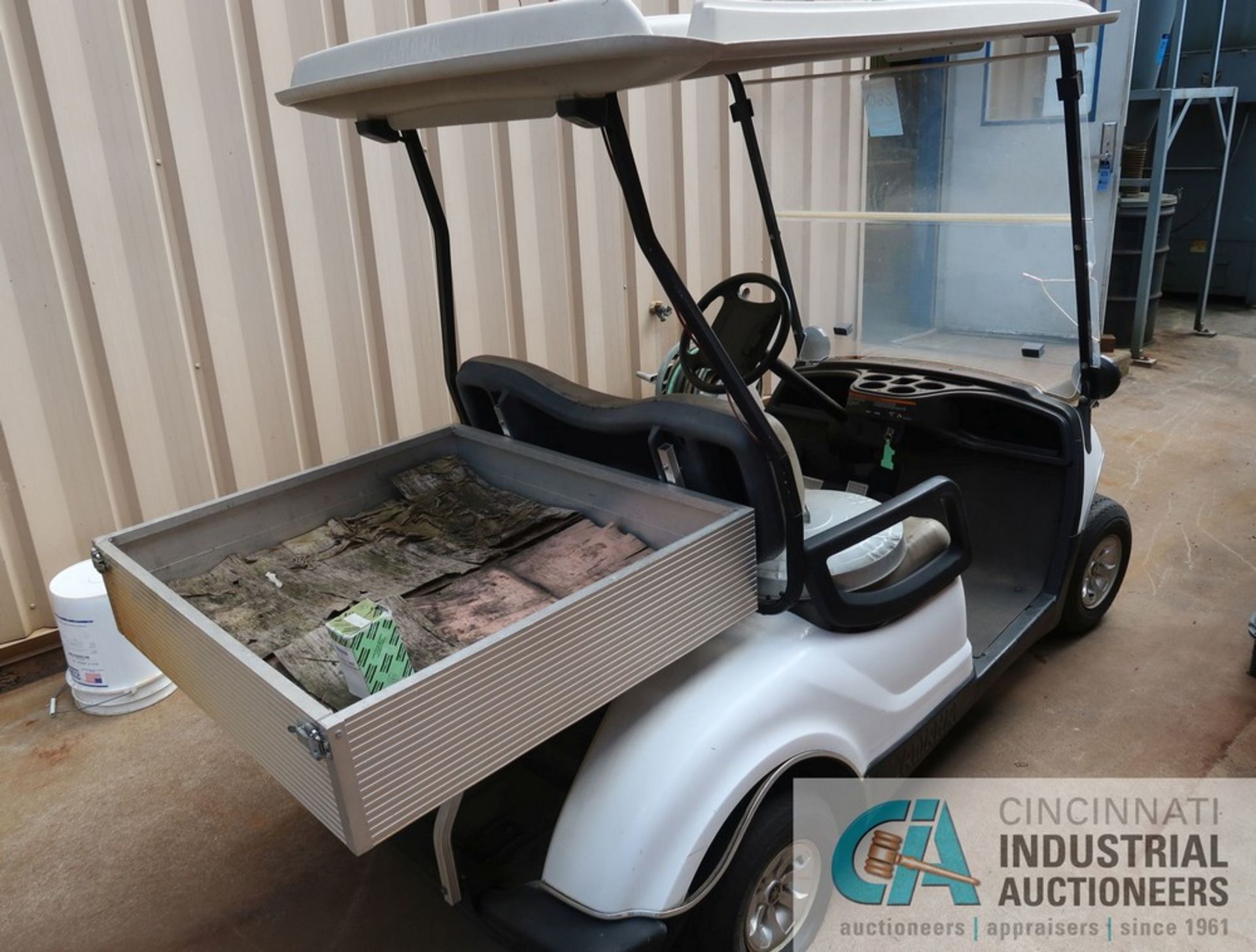YAMAHA ELECTRIC GOLF CART STYLE SERVICE CART **OUT OF SERVICE** - Image 2 of 4