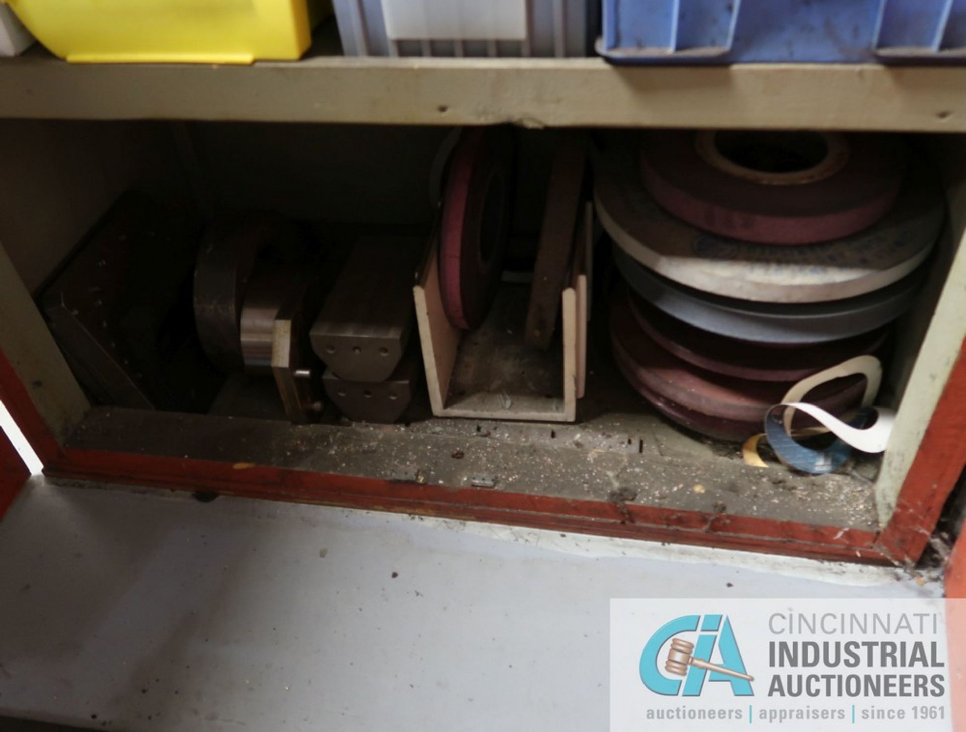 (LOT) LARGE ASSORTMENT GRINDING WHEELS AND GRINDING PARTS AND ATTACHMENTS WITH RED CABINET - Image 3 of 6