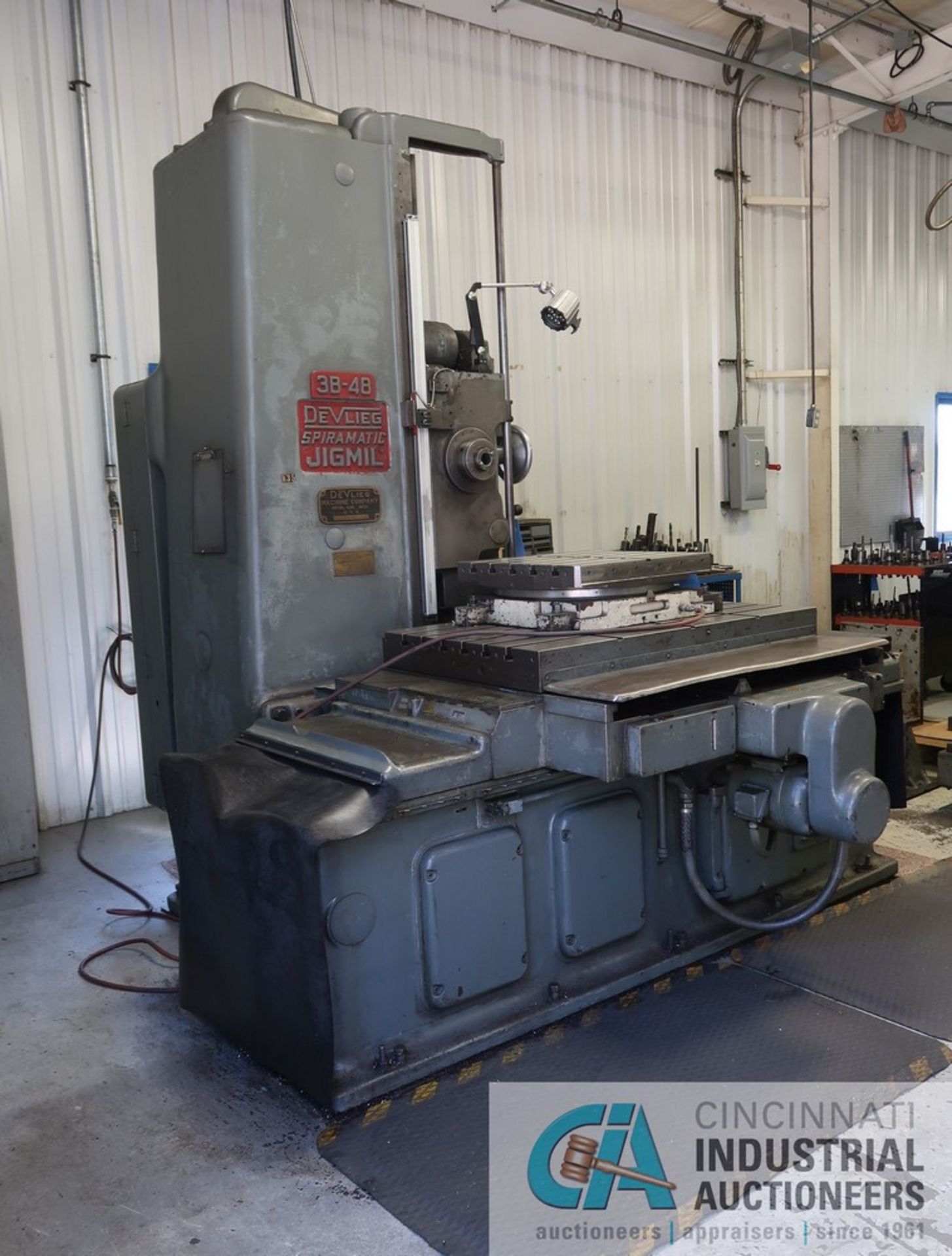 DEVLIEG MODEL 3B-48 SPIRALMATIC JIG MILL; S/N 1-255, 30" X 48" TABLE, 25-1,200 SPINDLE RPM, EASSON - Image 2 of 13