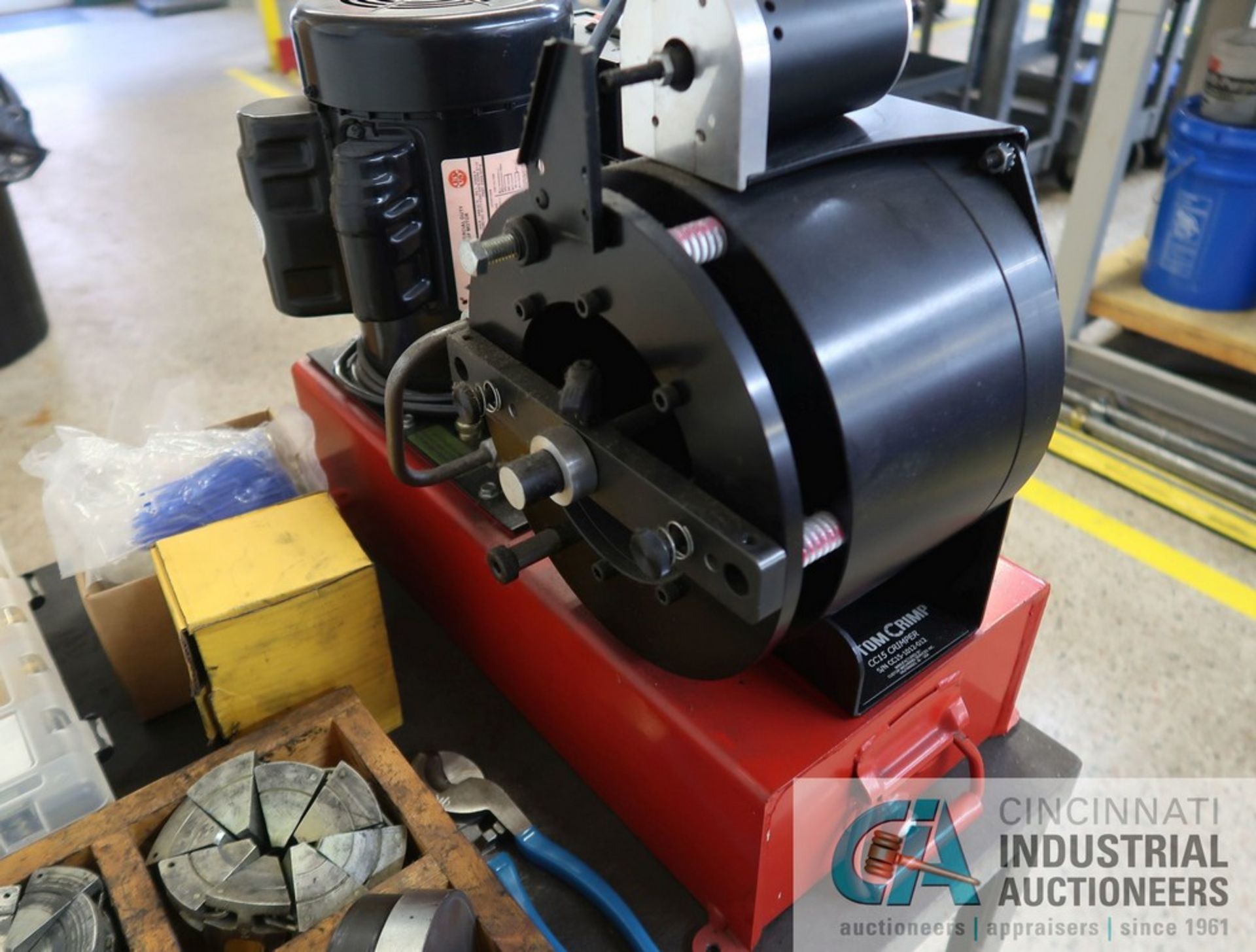 CUSTOM CRIMP MODEL CC15 HYDRAULIC HOSE CRIMPER; S/N CC15-1012-012, WITH (3) DIES, HOSE AND BENCH - Image 4 of 6