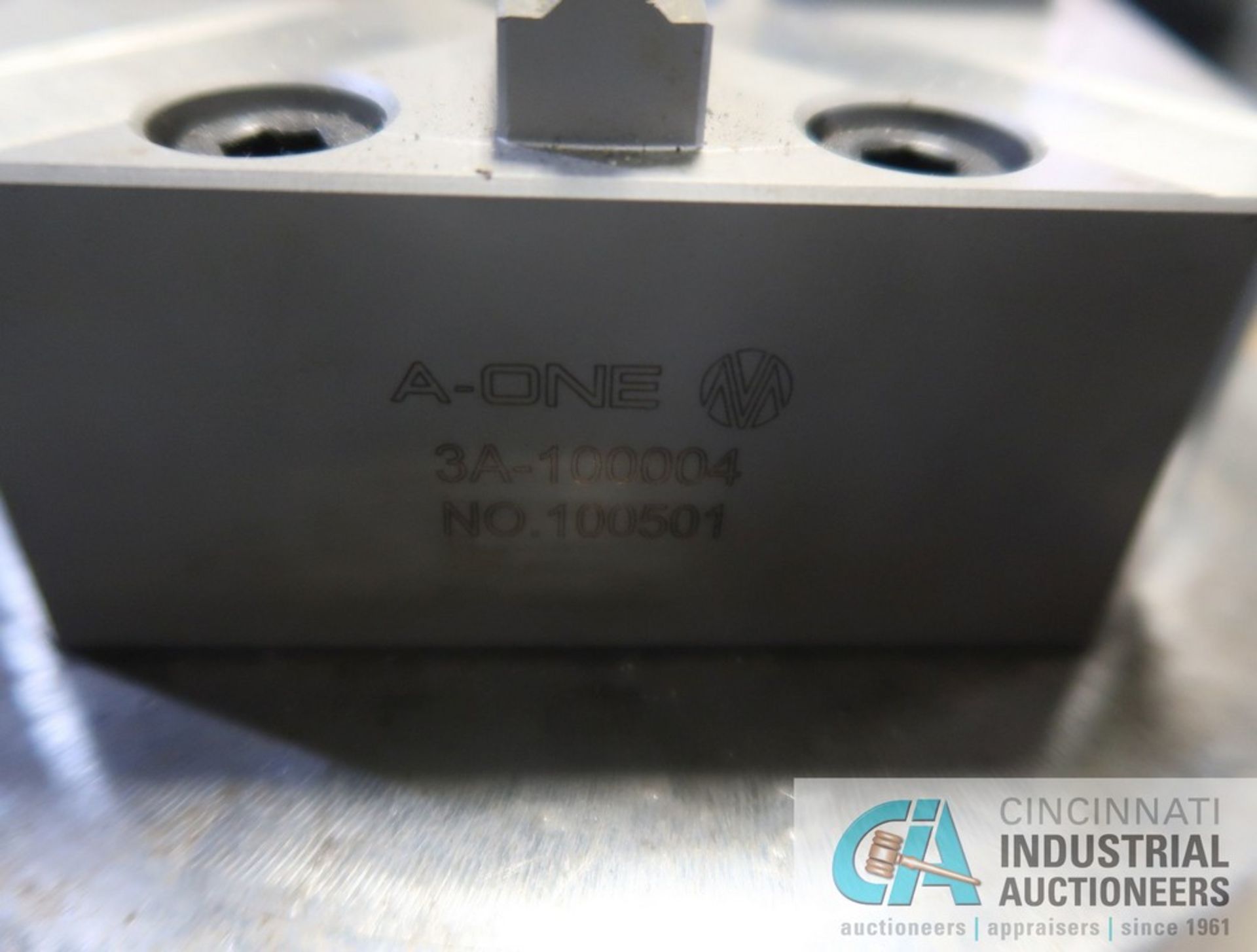 A-ONE 3A-10004 SQUARE MANUAL CHUCK WITH COMPATIBLE PALLET - Image 2 of 2