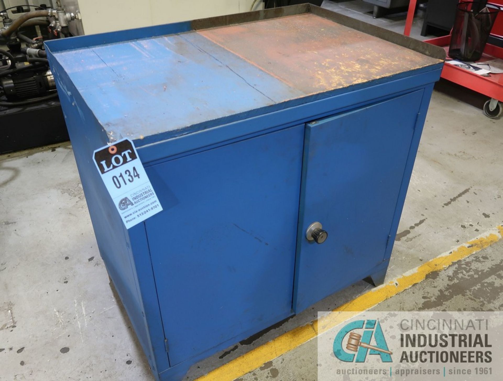 (LOT) MISCELLANEOUS GRINDING WHEELS WITH COUNTER HEIGHT CABINET