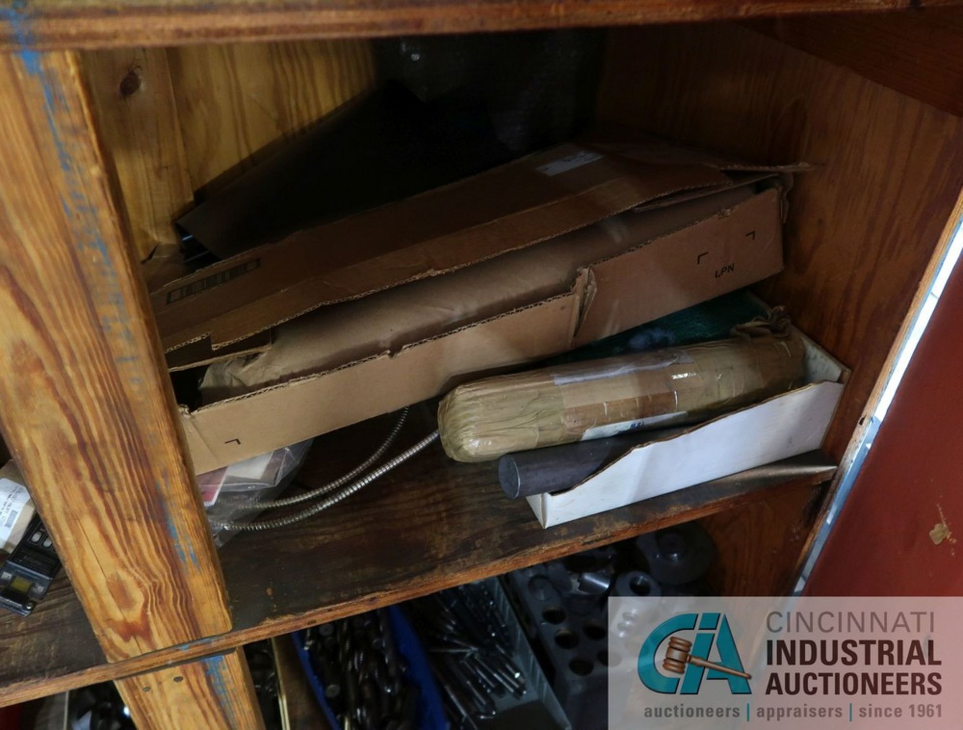 (LOT) MISCELLANEOUS COLLETS, TOOLING, FIXTURES AND OTHER RELATED ITEMS WITH TWO-DOOR CABINET - Image 9 of 10