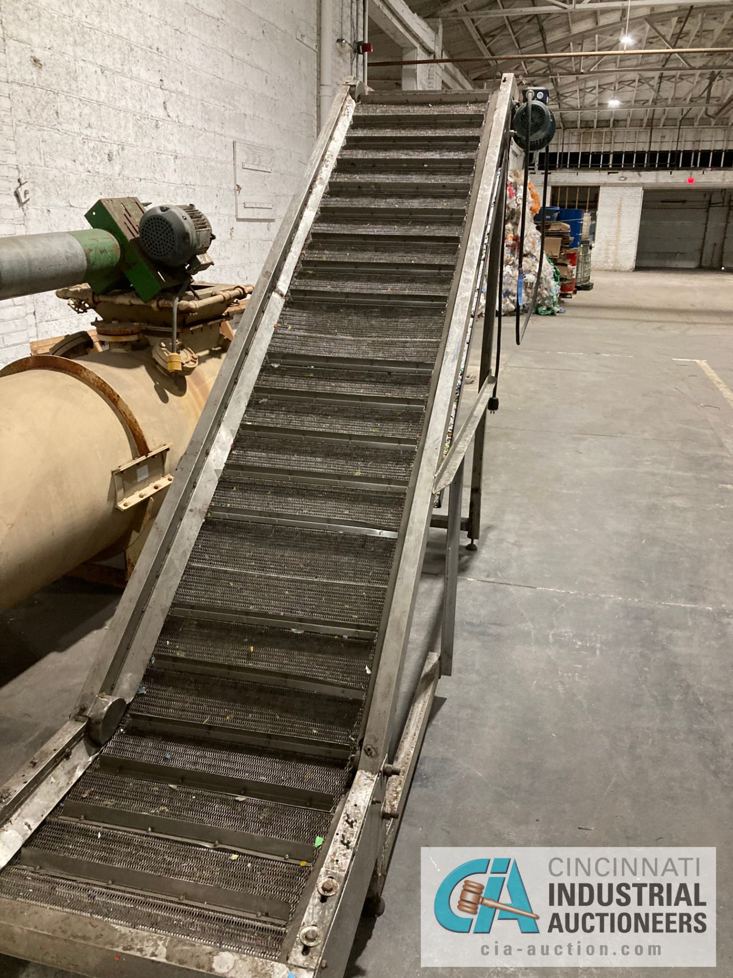 24" X 10' SCREEN BLET INCLINE CONVEYOR - Image 2 of 2