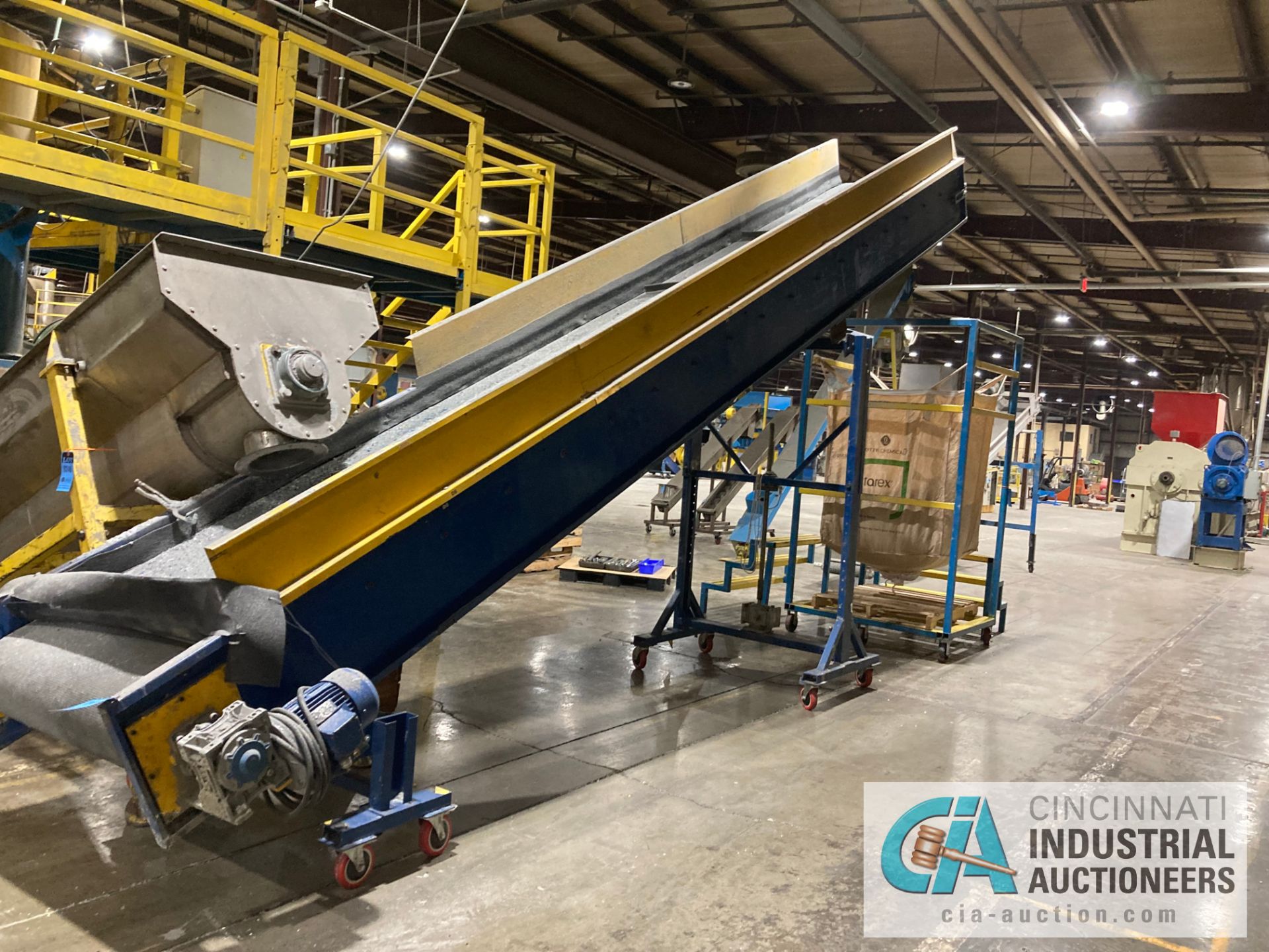 39" X 24' RUBBER BELT INCLINE EXIT CONVEYOR WITH SACK STAND - Image 2 of 2
