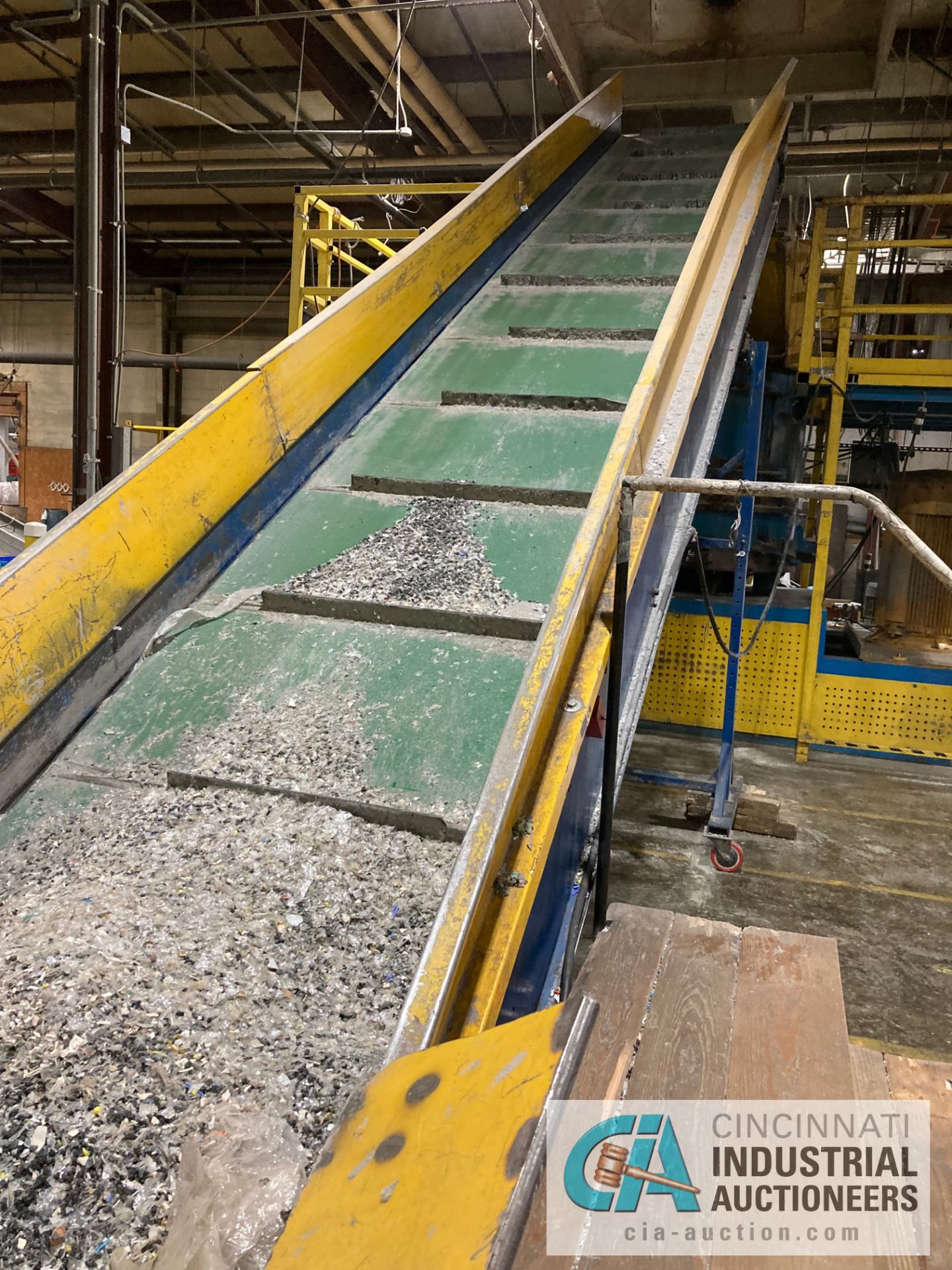 39" WIDE X 20' RUBBER BELT INCLINE FEED CONVEYOR - Image 3 of 3