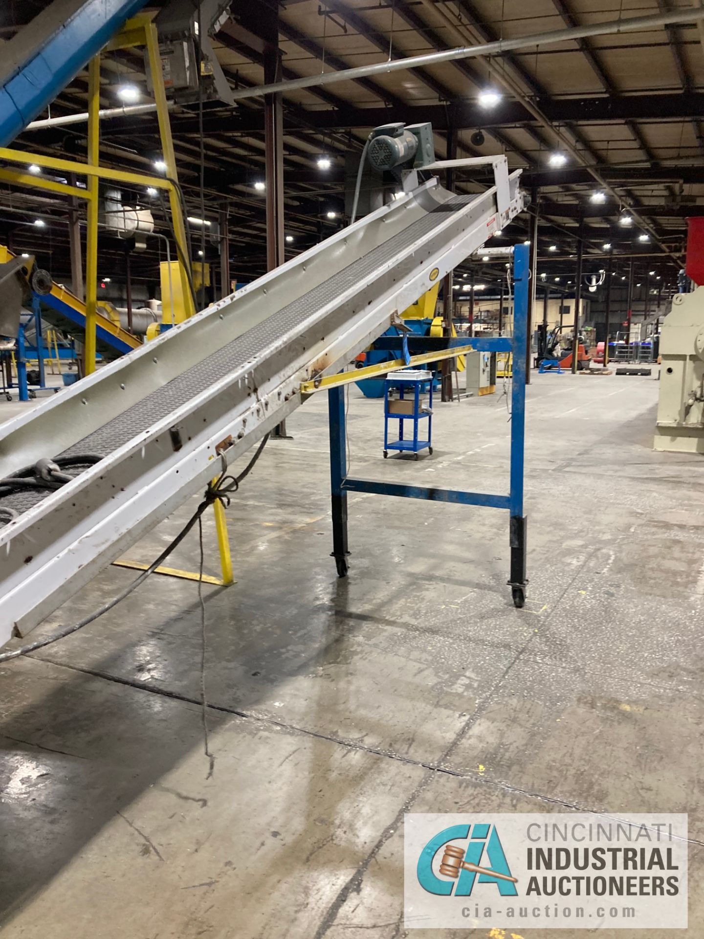 18" WIDE X 20' HYTROL RUBBER BELT INCLINE CONVEYOR