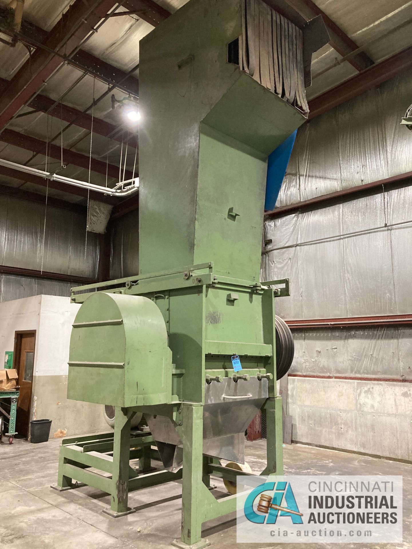 40" X 50" / 184 KW GRANULATOR (FOREIGN PRODUCTION UNIT), WET GRINDER WITH SS LINERS, EXTERNAL