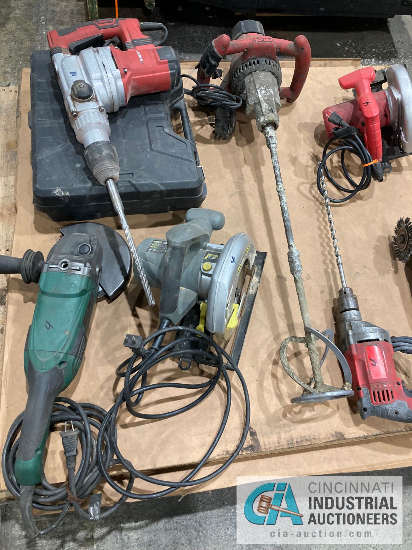 (LOT) ASSORTED ELECTRIC HAND TOOLS ON SKID, CIRCULAR SAWS, ANGLE GRINDERS, HAMMER DRILL, PAINT - Image 2 of 3