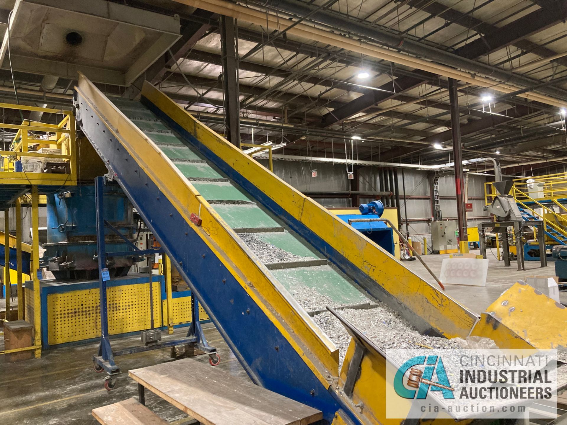39" WIDE X 20' RUBBER BELT INCLINE FEED CONVEYOR - Image 2 of 3