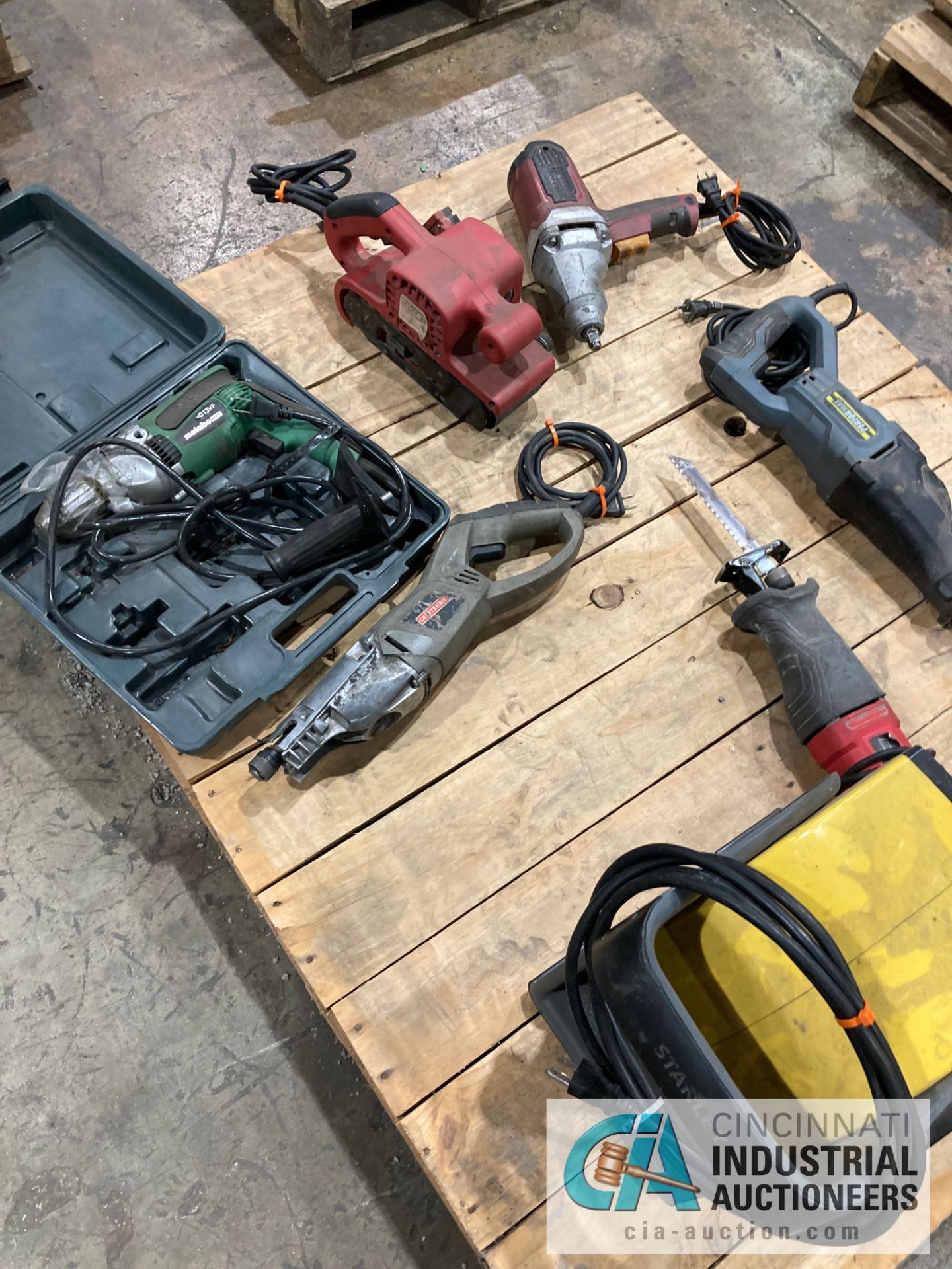 (LOT) ASSORTED ELECTRIC HAND TOOLS ON SKID; 1/2" IMPACT, RECIPROCATING SAWS, ANGLE GRINDER, BELT - Image 2 of 2