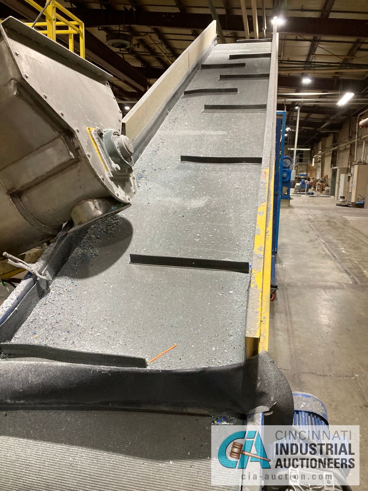 39" X 24' RUBBER BELT INCLINE EXIT CONVEYOR WITH SACK STAND
